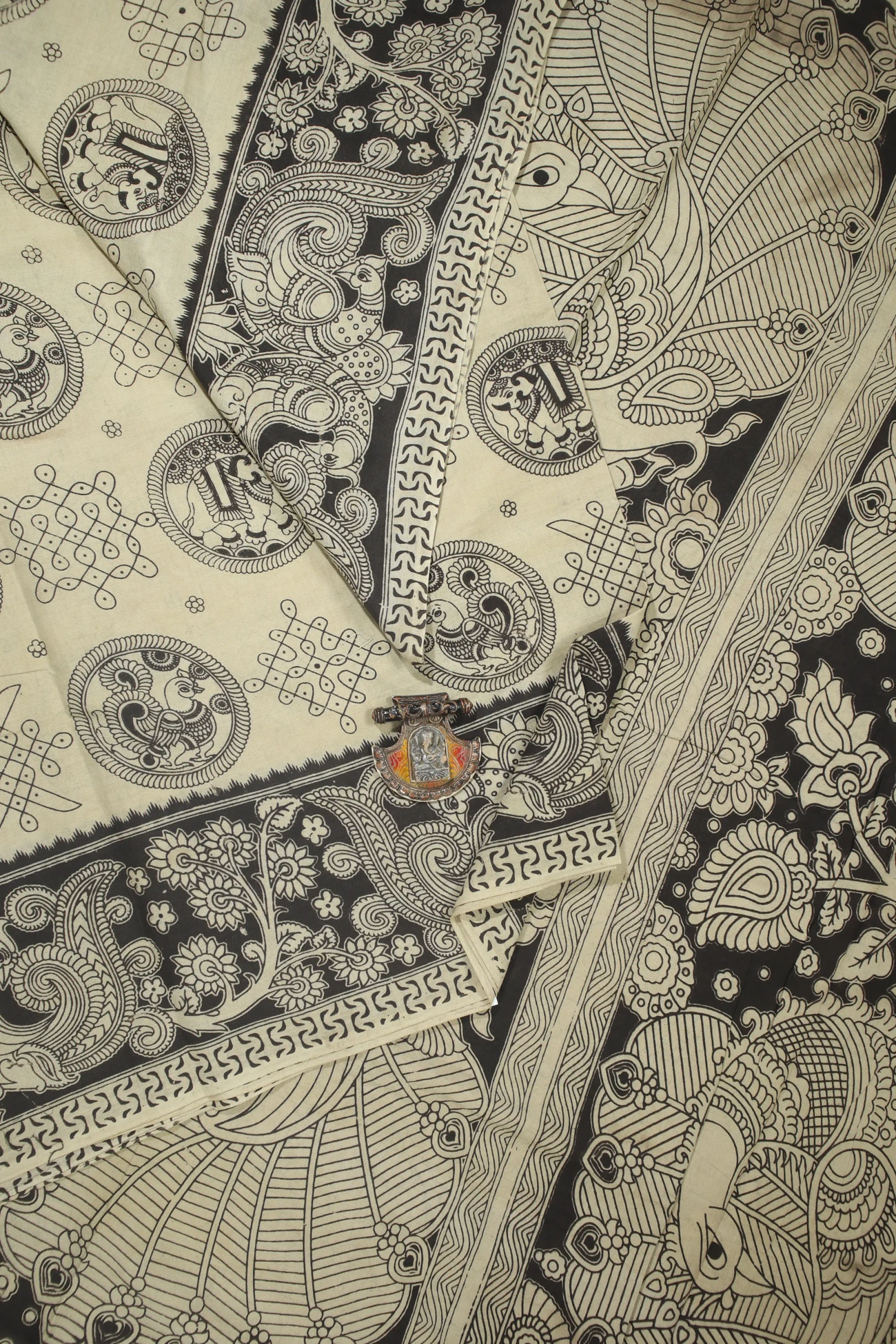 ivory-kolam-elephant-annapakshi-kalamkari-saree-kk001243-a