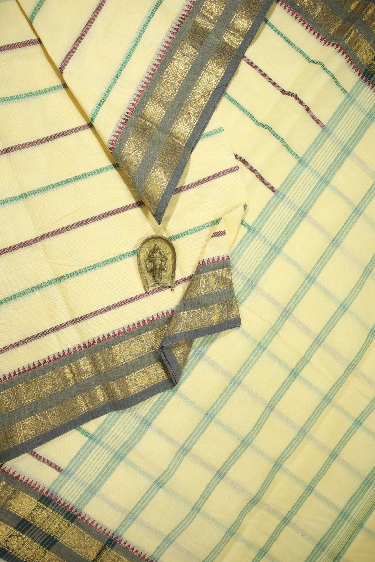 beige-horizontal-stripes-flower-grand-chettinad-saree-gc001870-a