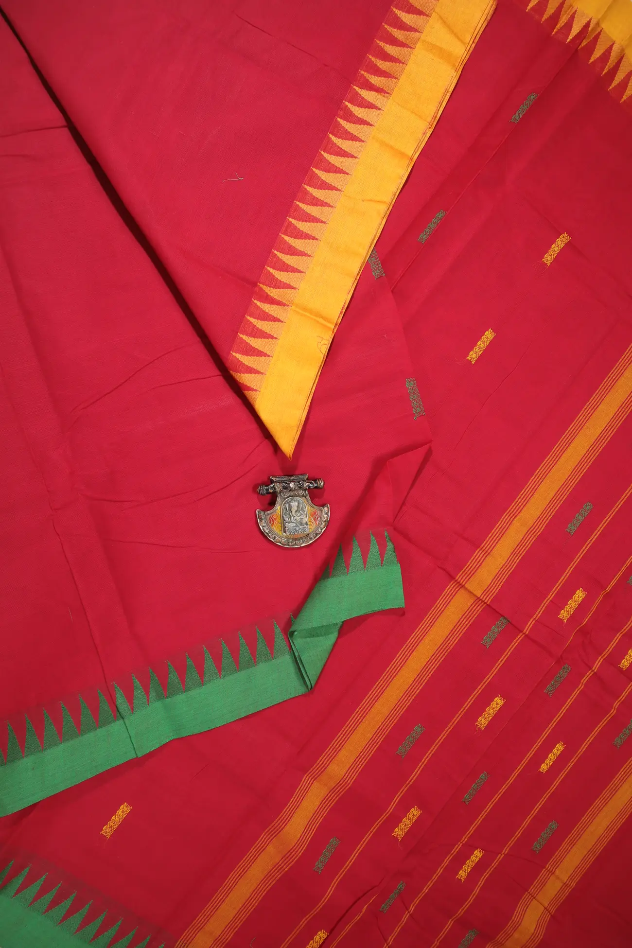 red-temple-kanchi-cotton-saree-uu005414-a