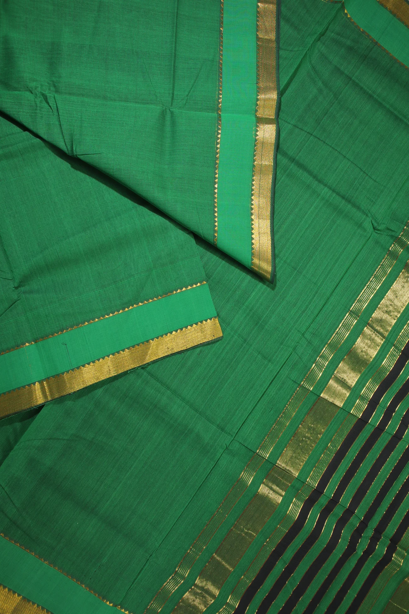 dark-green-bavanji-border-temple-mangalagiri-saree-ml002646-b