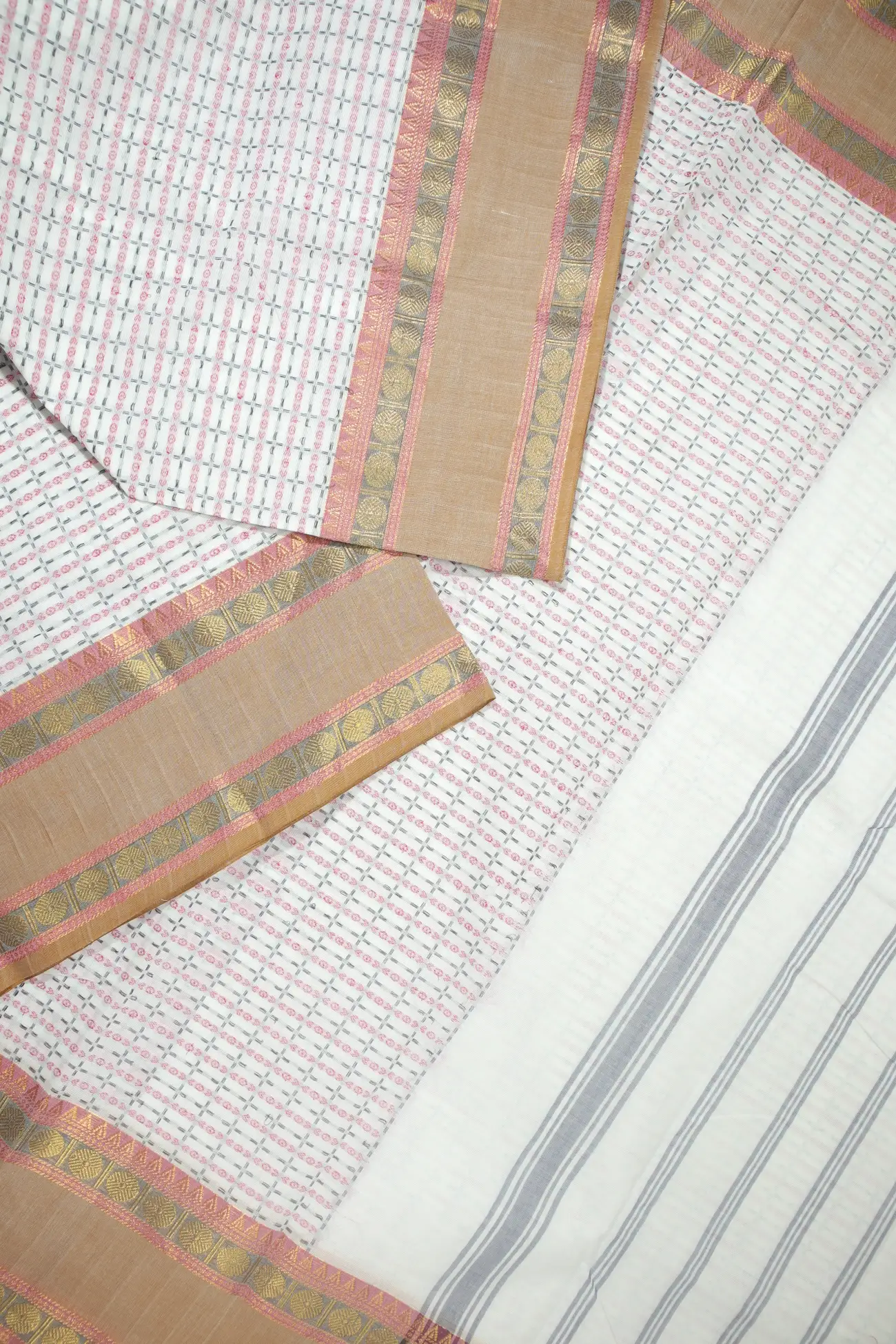 white-plus-checked-ruthratcham-kanchi-cotton-saree-uu005426-b