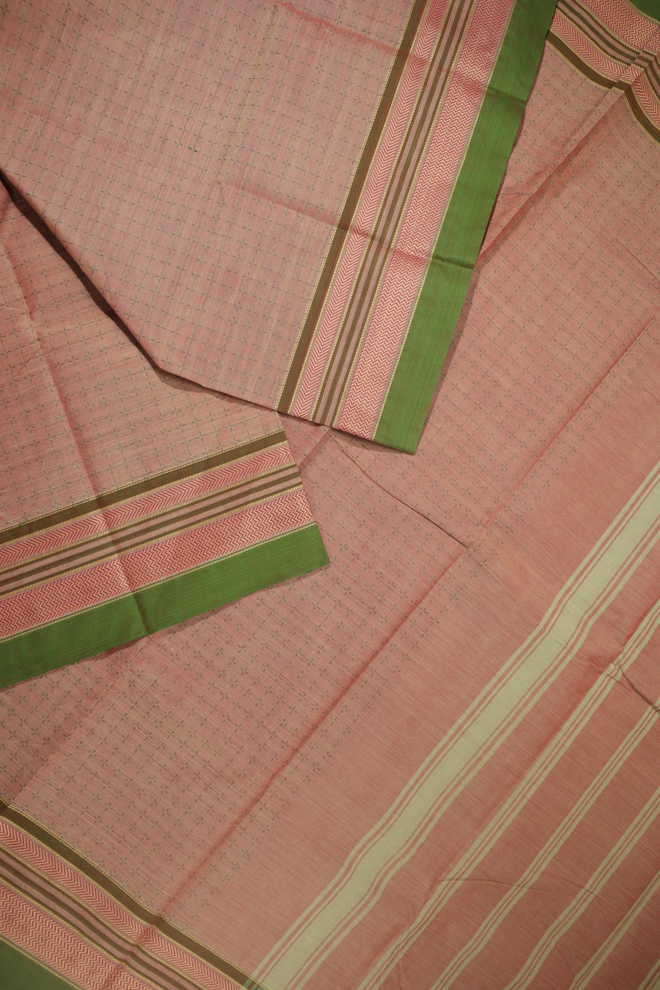 coral-plus-checked-kanchi-cotton-saree-uu005421-b