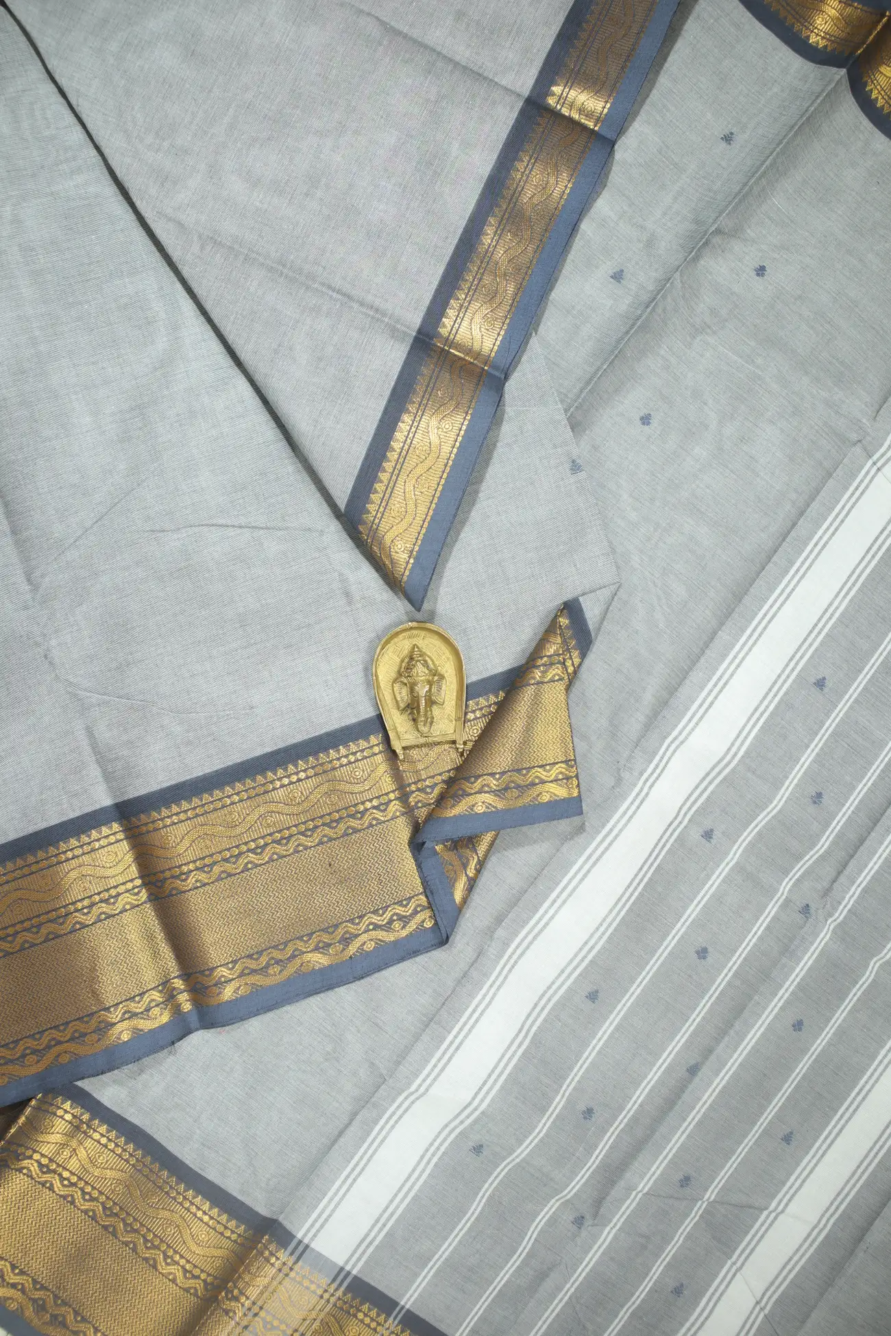 gray-zigzag-grand-chettinad-saree-gc002023-a