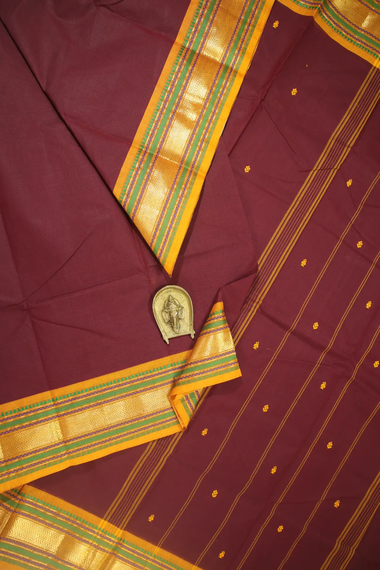 brown-zigzag-temple-grand-chettinad-saree-gc002032-a