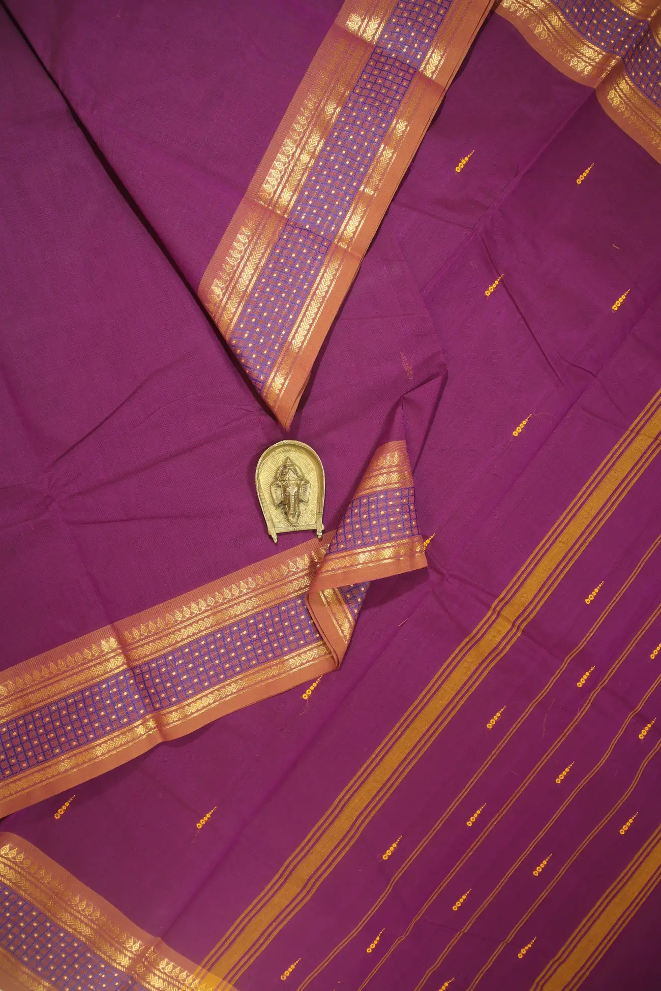 magenta-rain-drops-mallimokku-grand-chettinad-saree-gc002037-a