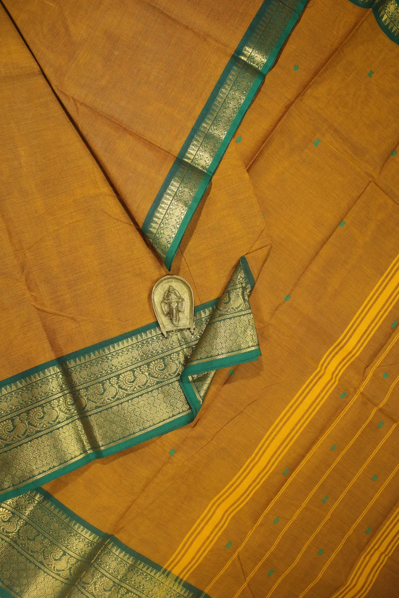 sandy-brown-peacock-grand-chettinad-saree-gc001973-a