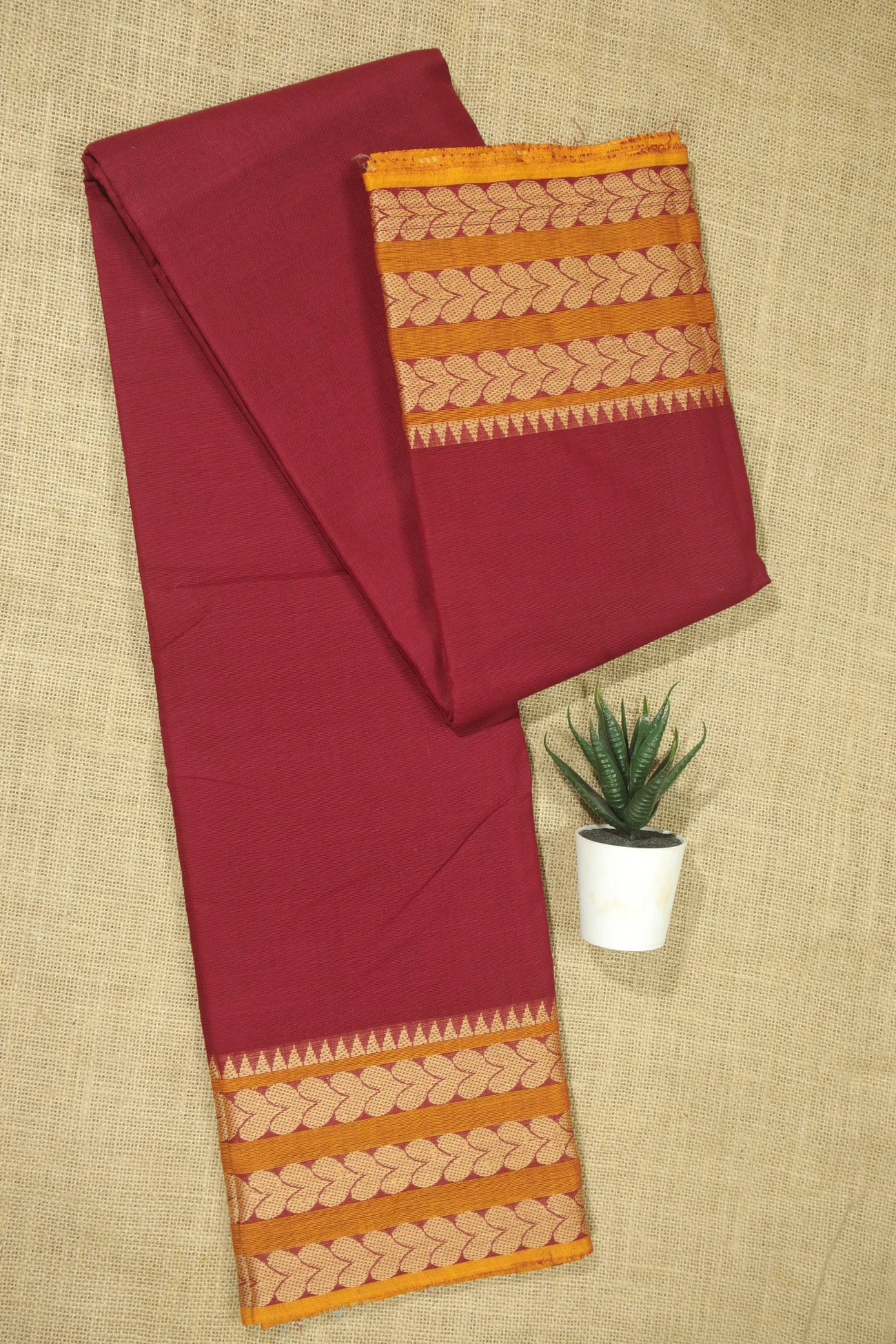 dark-maroon-flower-temple-malarkodi-saree-mk007990-a