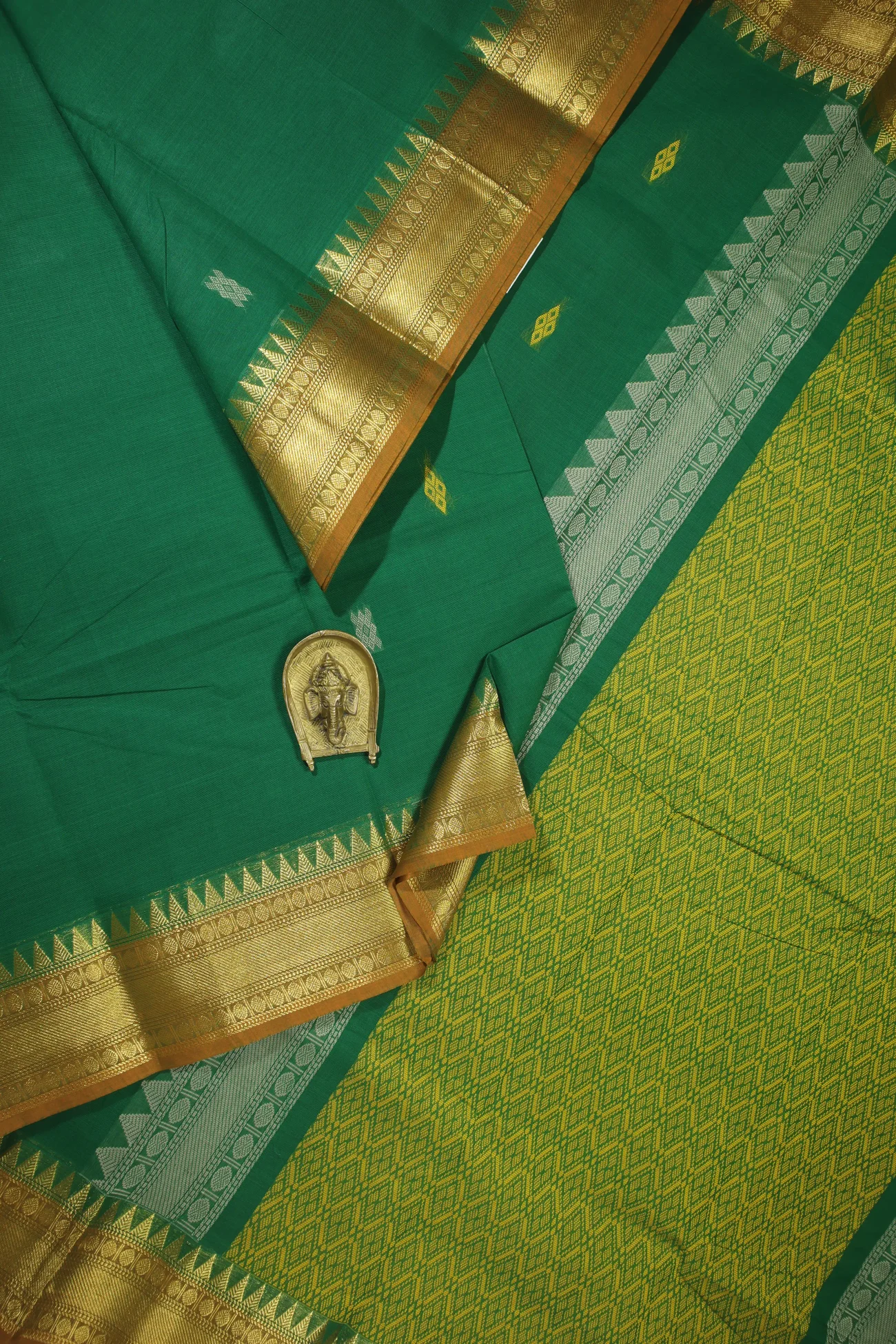 dark-green-temple-ruthratcham-kanchi-cotton-saree-uu005450-a