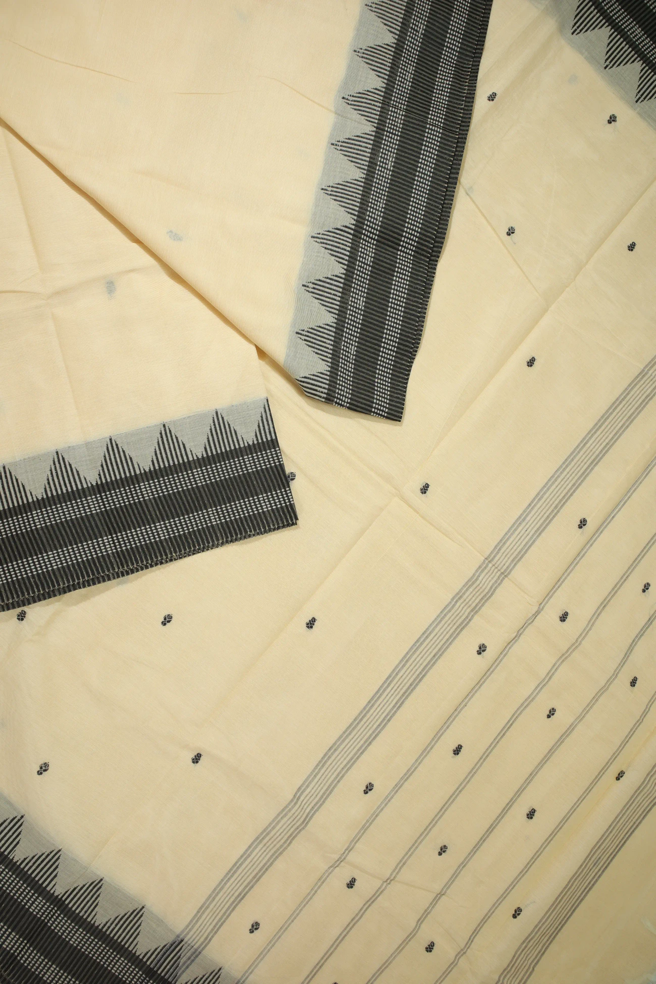 off-white-seepu-reku-border-grand-chettinad-saree-gc002256-b