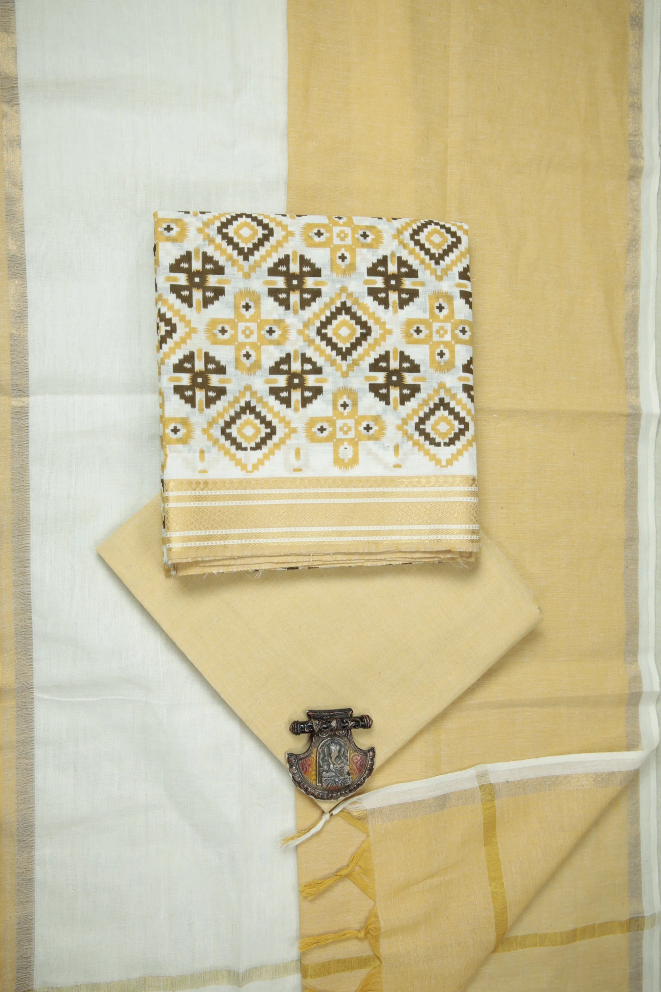 off-white-flower-chettinad-dress-materials-cc000048-a