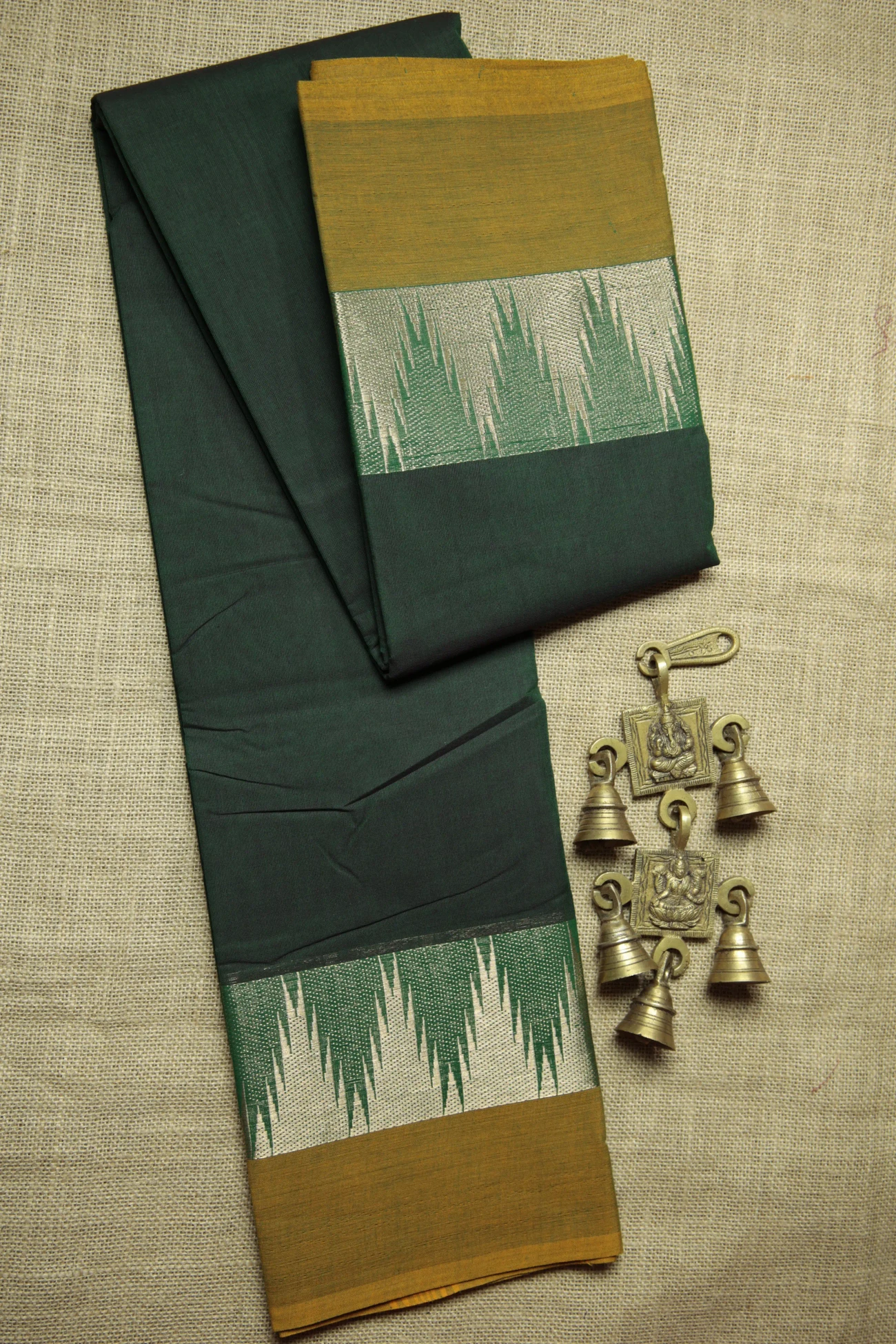 dark-green-thalampoo-reku-malarkodi-saree-mk008052-a