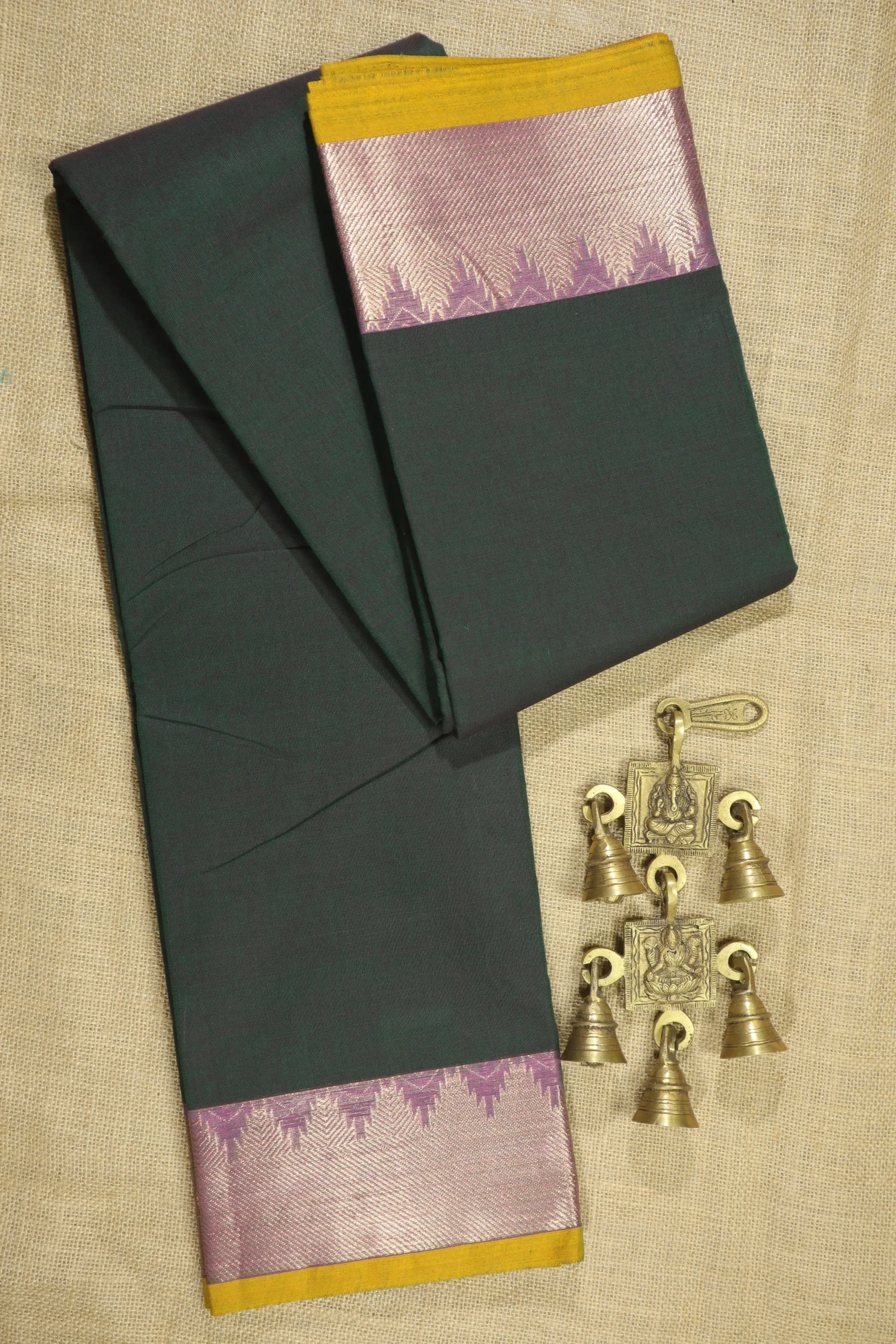 dark-green-thalampoo-reku-malarkodi-saree-mk008110-a