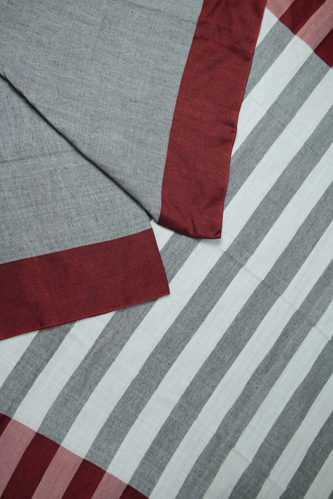 dim-gray-plain-bengal-saree-kh001930-b