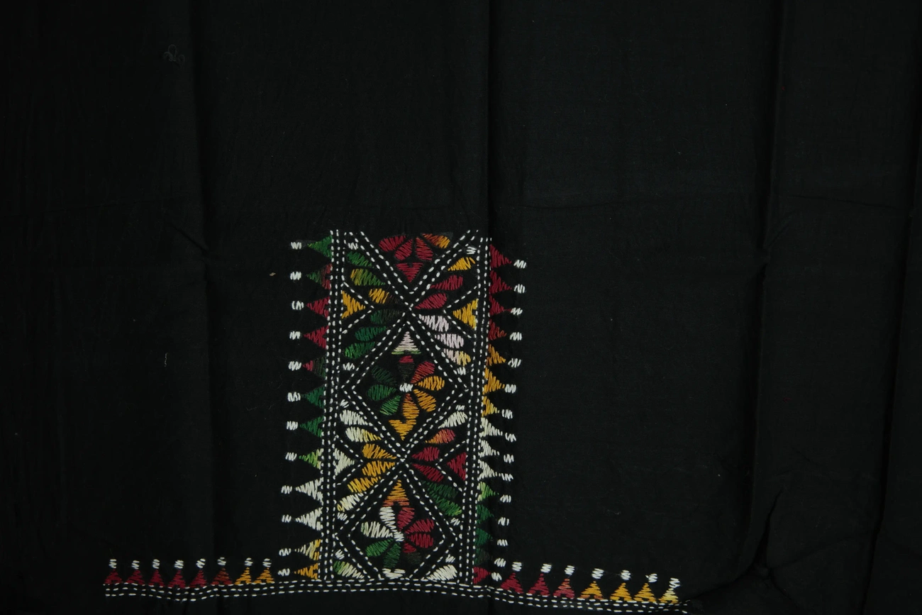 black-flower-kantha-work-blouse-fabric-kwb002019-a