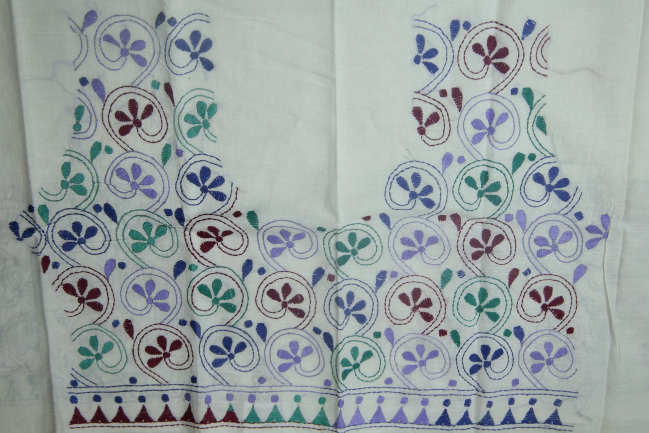white-flower-kantha-work-blouse-fabric-kwb002122-a