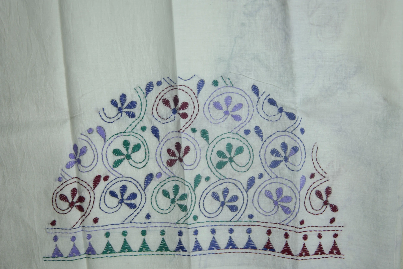white-flower-kantha-work-blouse-fabric-kwb002122-b