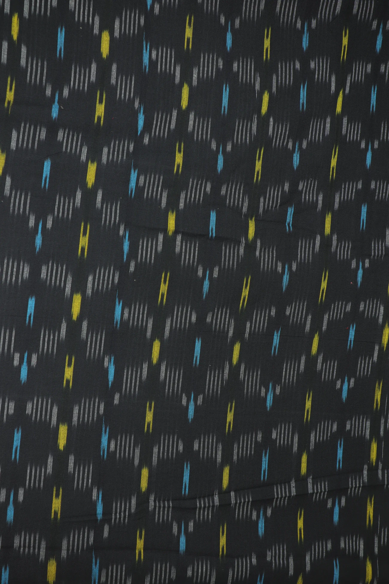 black-ikat-ikat-fabric-ik000417-a