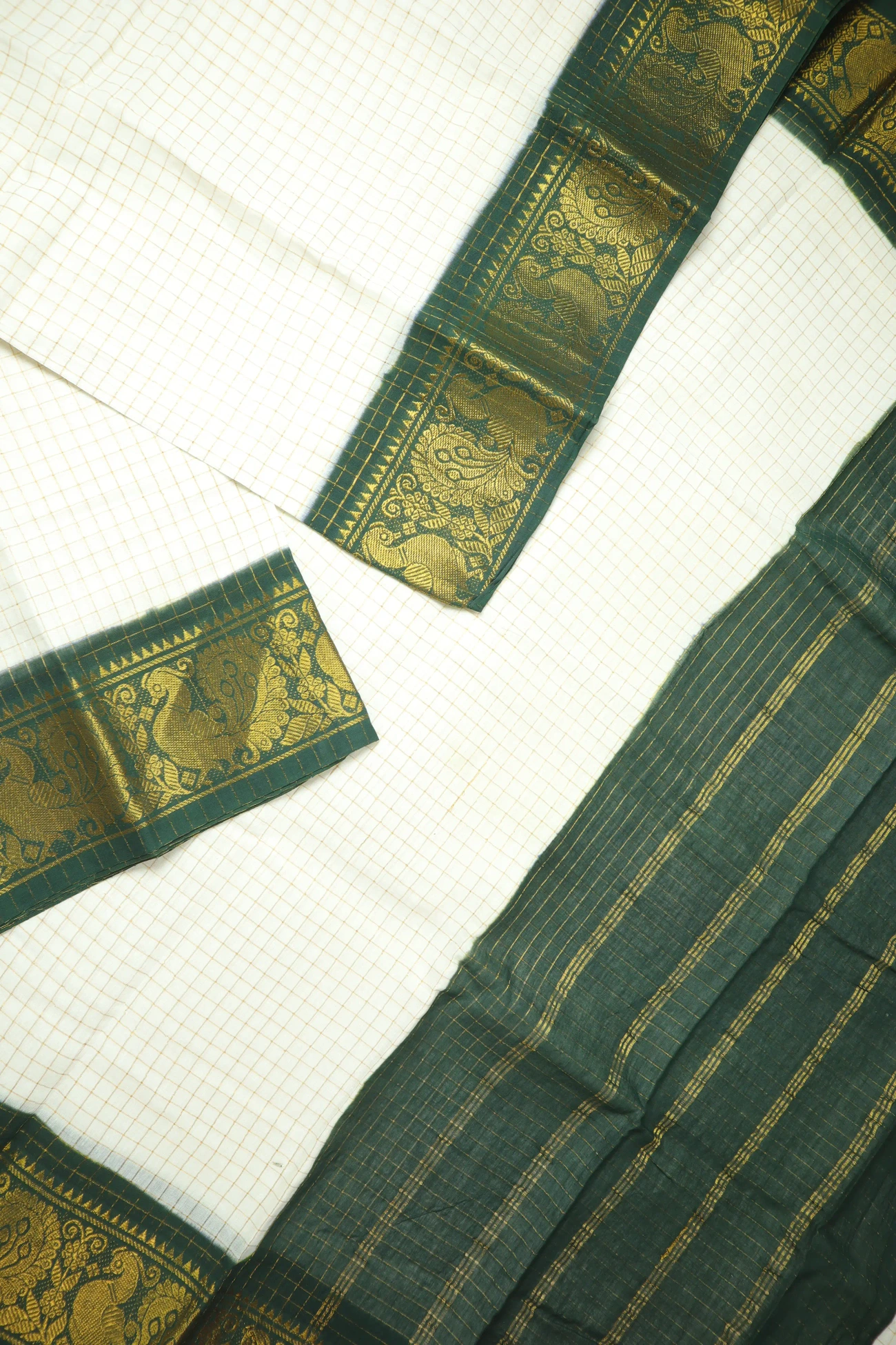 white-peacock-madurai-sungudi-saree-ss005728-b
