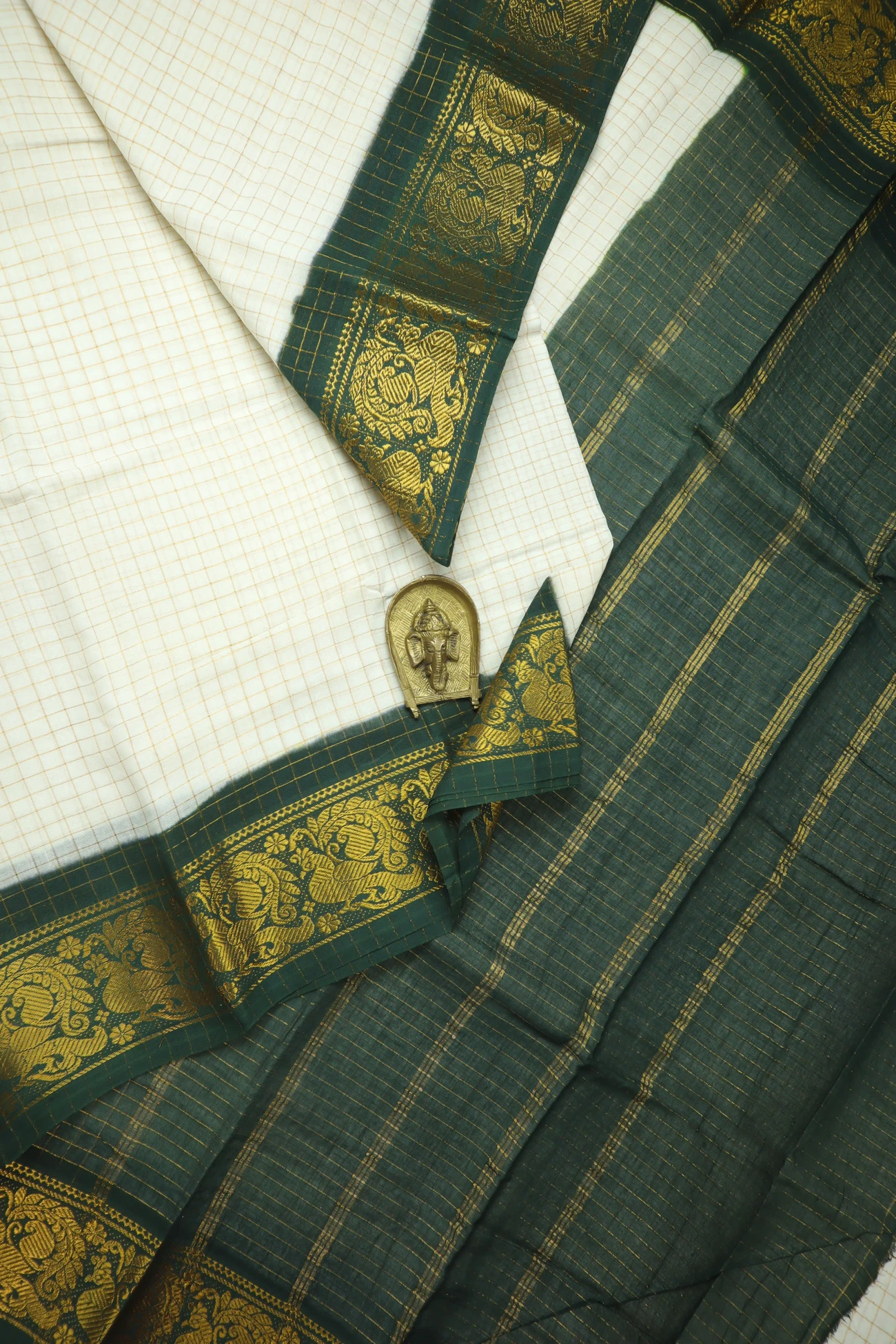white-annapakshi-madurai-sungudi-saree-ss005729-a