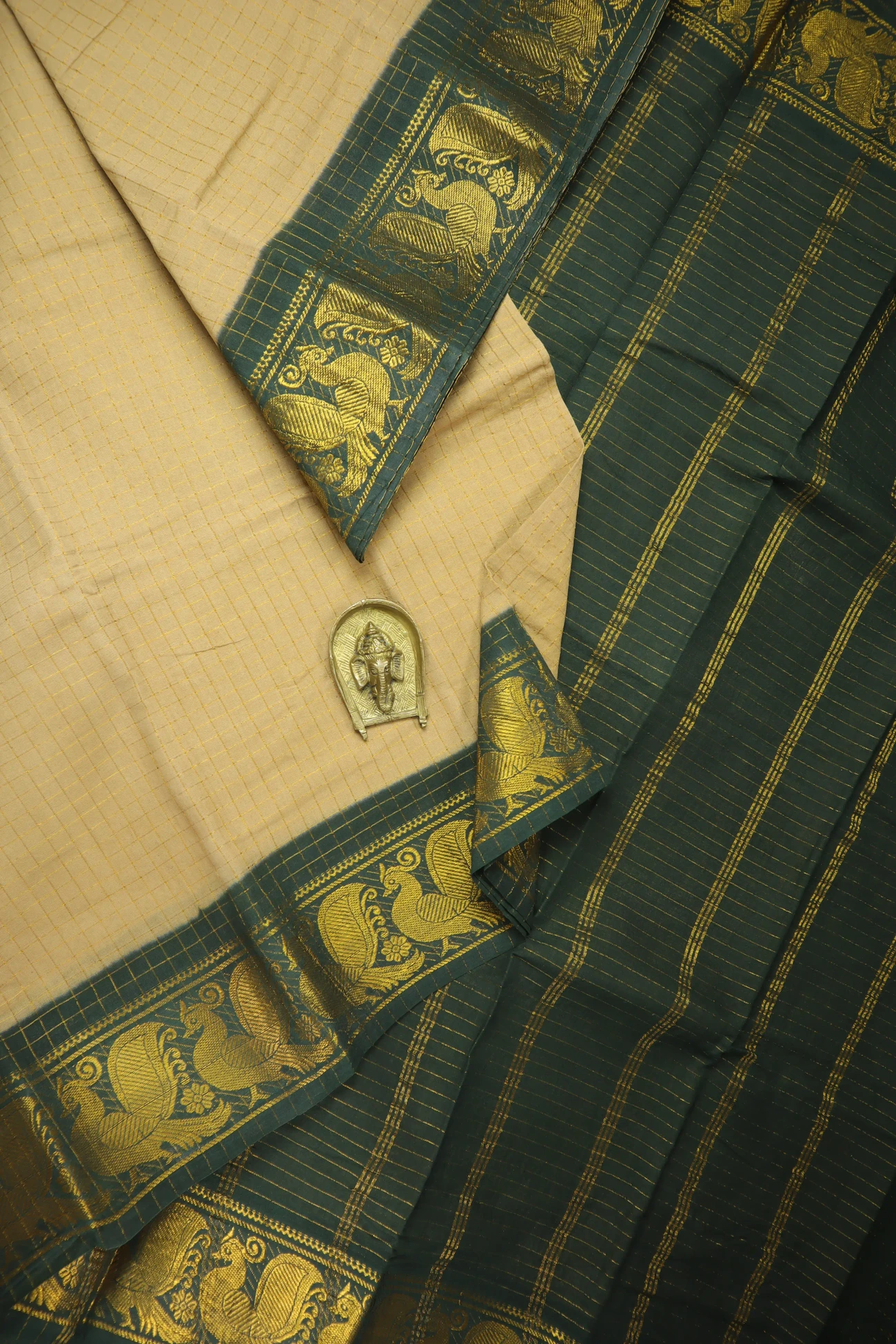 brown-peacock-madurai-sungudi-saree-ss005739-a