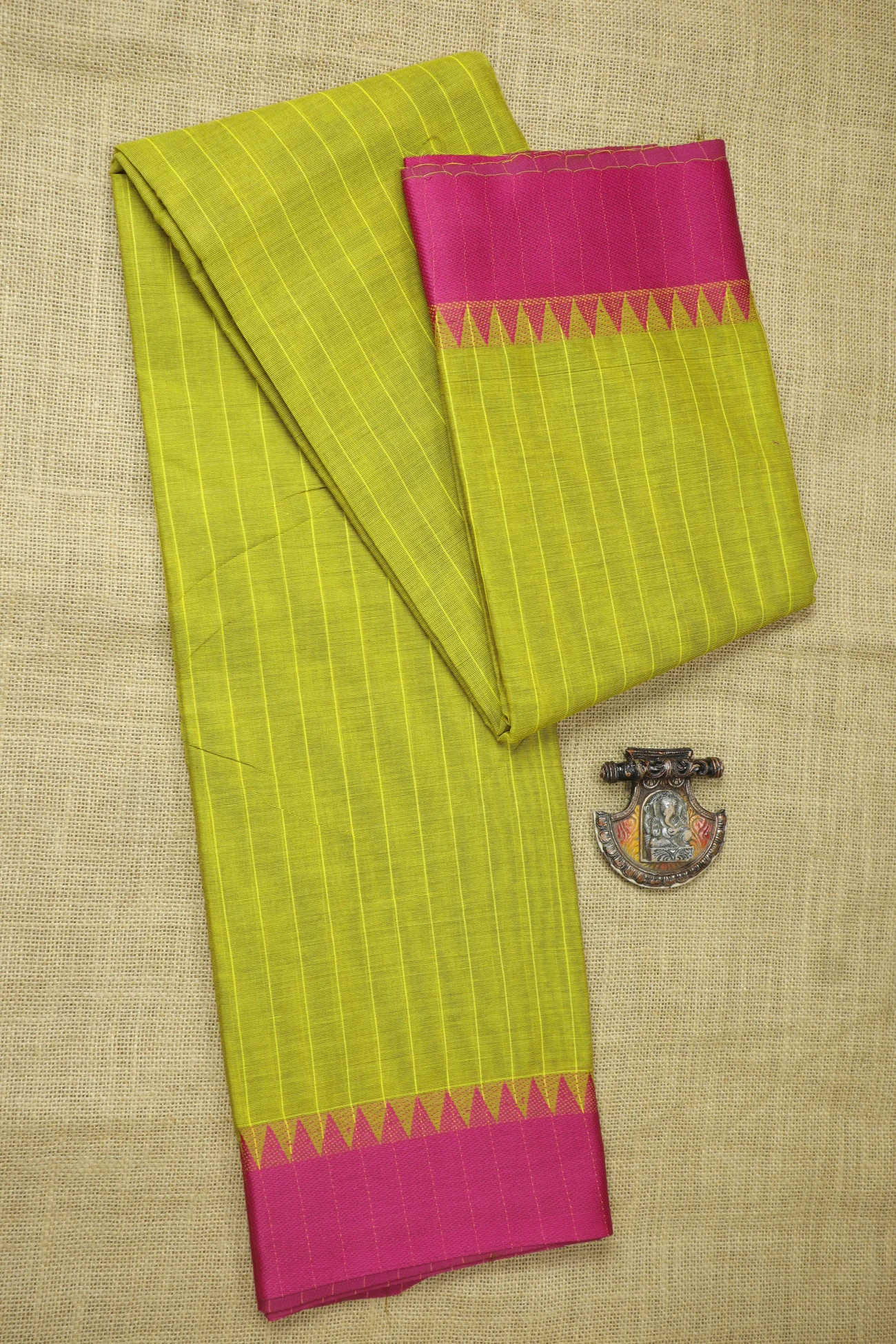 light-green-temple-vertical-stripes-malarkodi-saree-mk008193-a