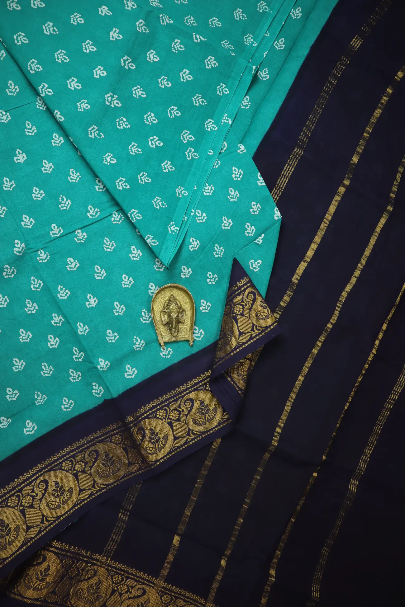 teal-heart-madurai-sungudi-saree-ss006240-a