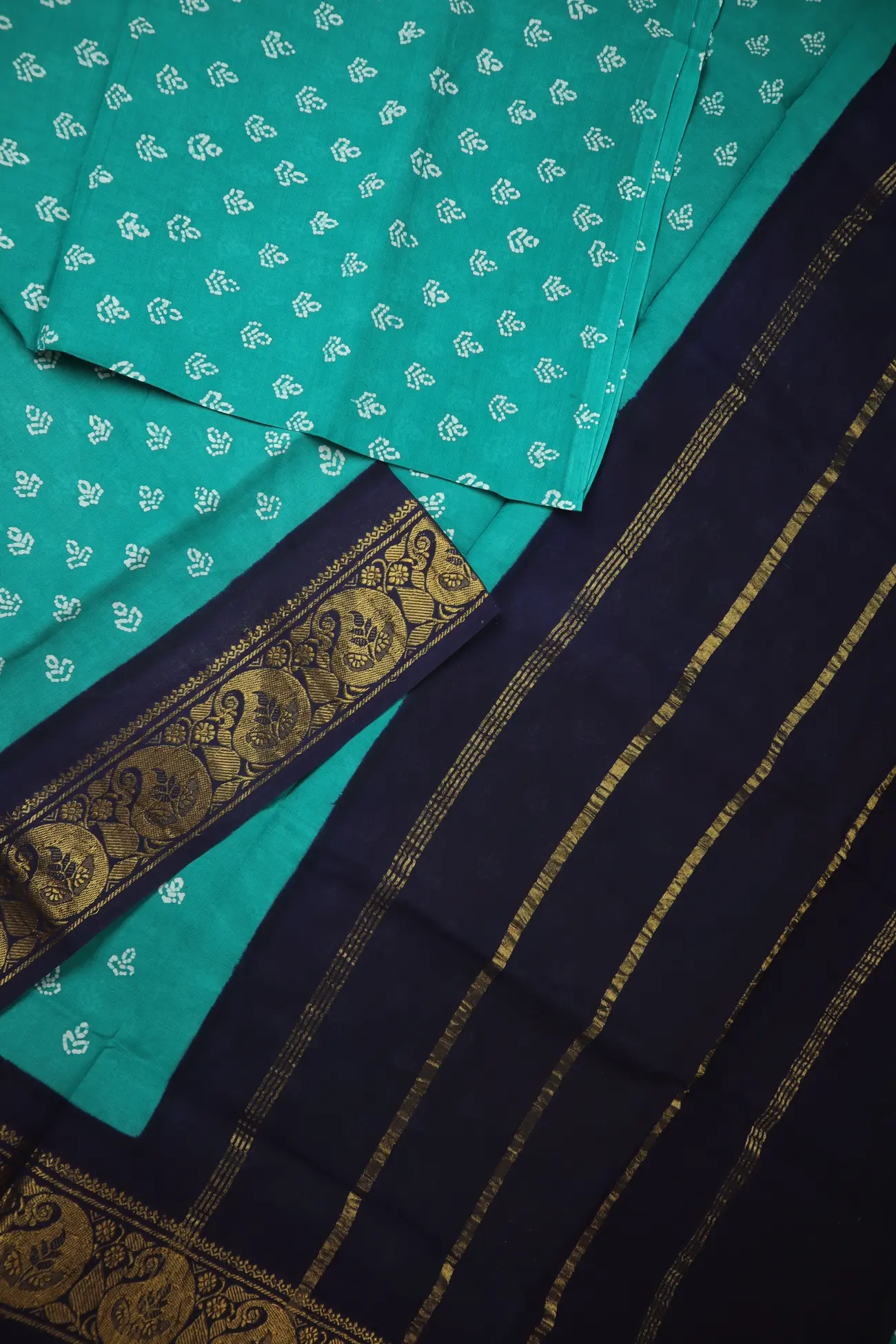 teal-heart-madurai-sungudi-saree-ss006240-b