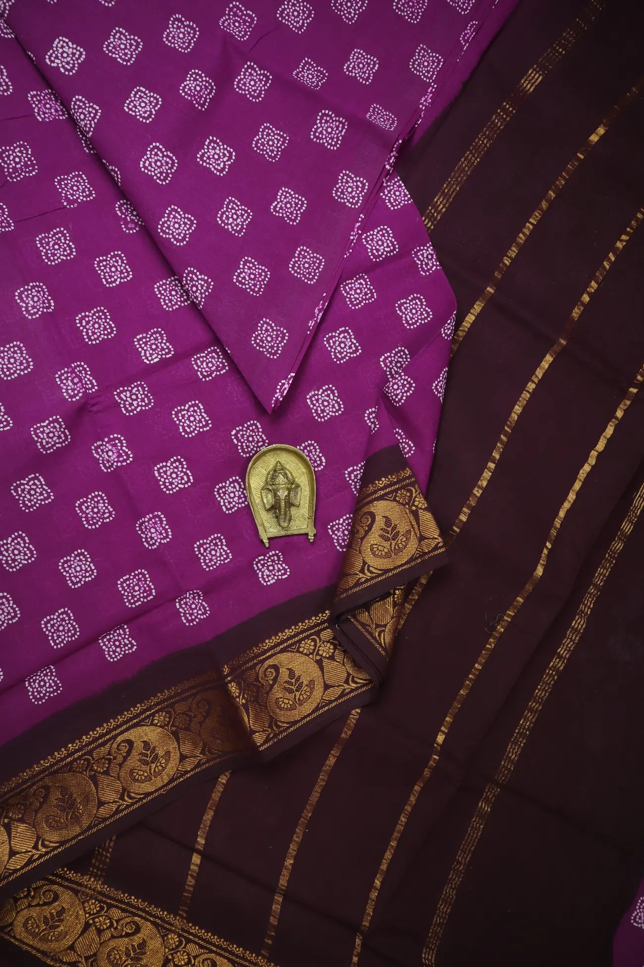 magenta-flower-pot-madurai-sungudi-saree-ss006239-a