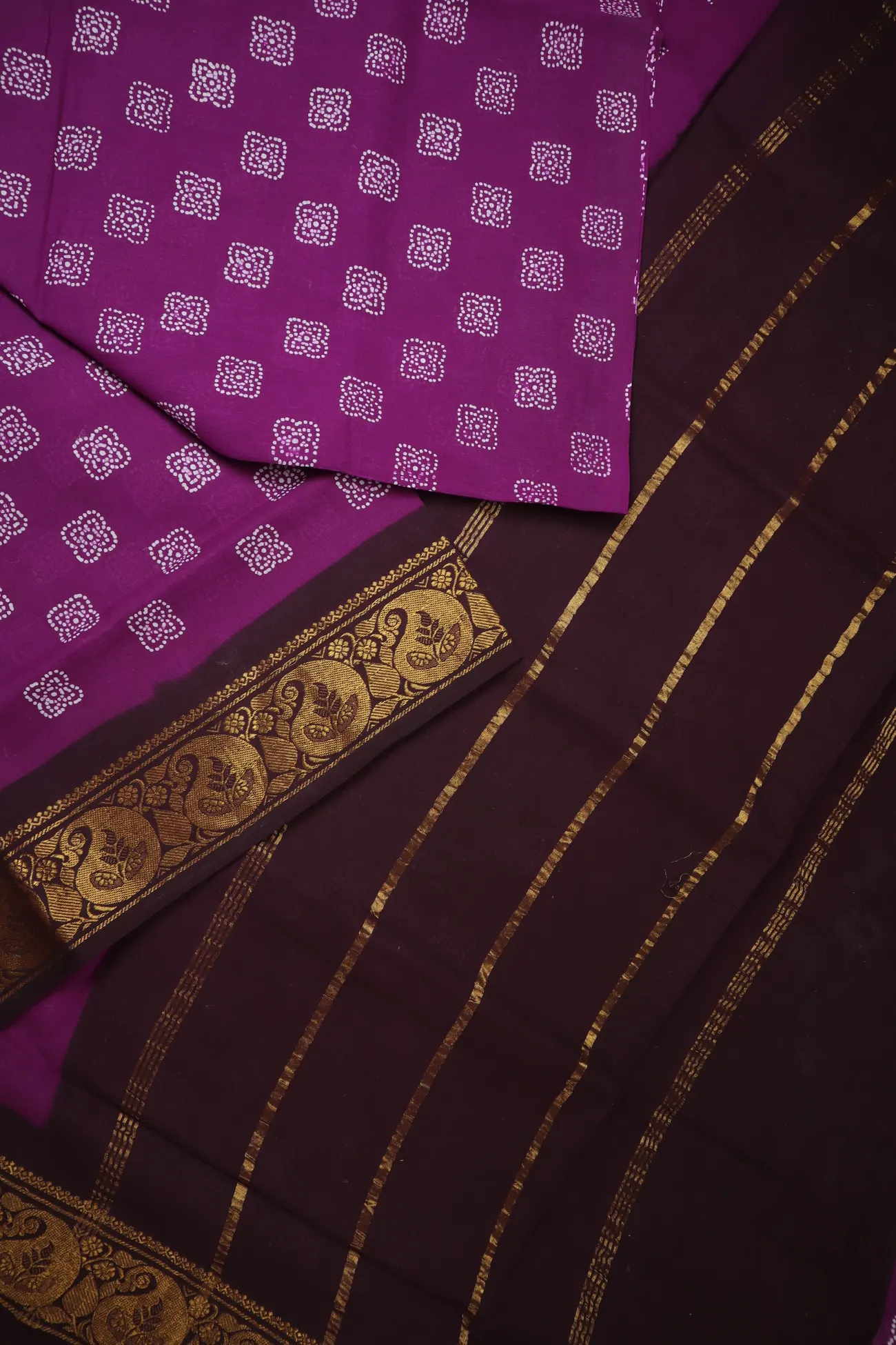 magenta-flower-pot-madurai-sungudi-saree-ss006239-b