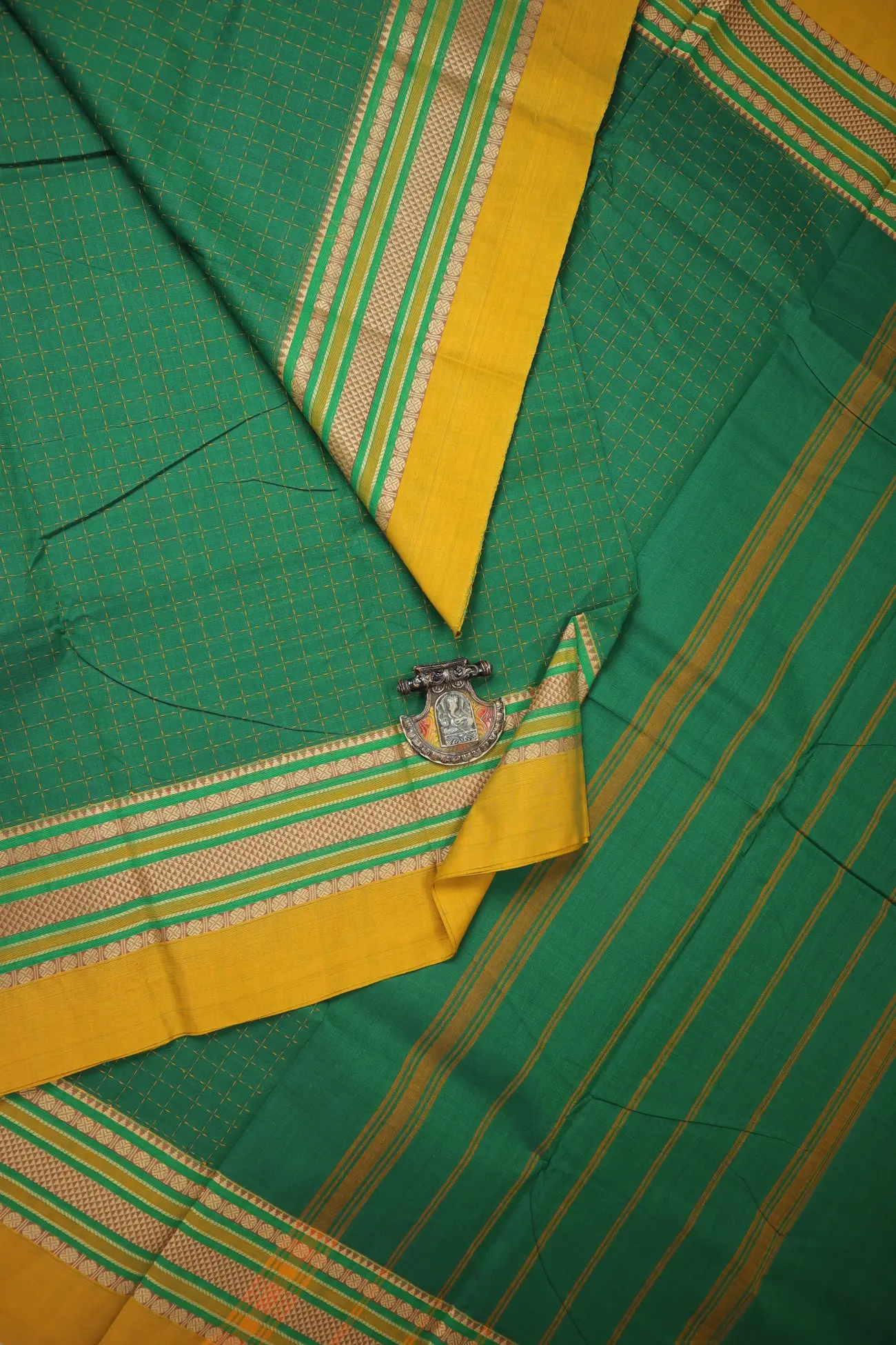 green-plus-checked-kanchi-cotton-saree-uu005513-a