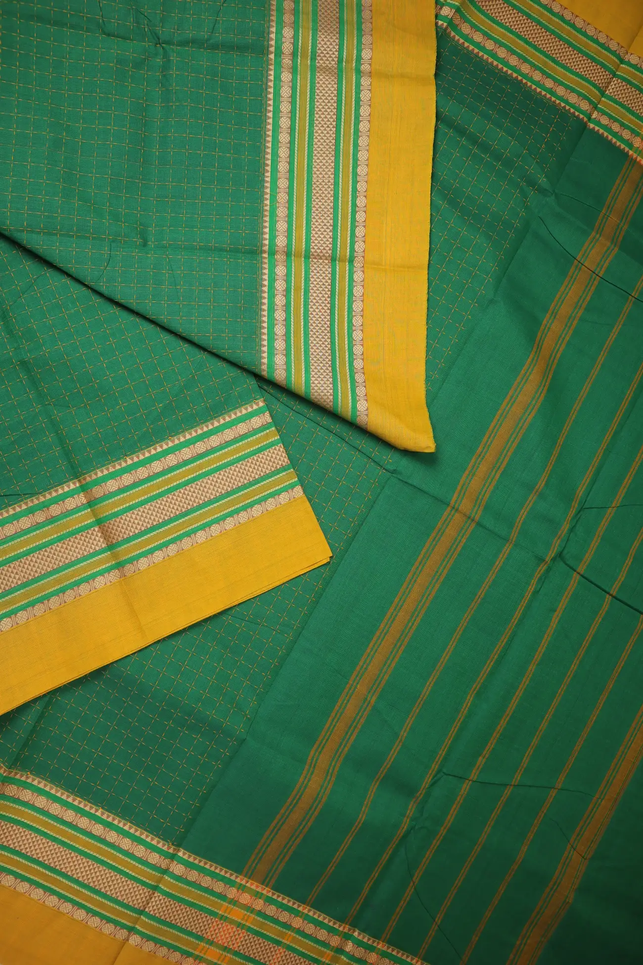 green-plus-checked-kanchi-cotton-saree-uu005513-b