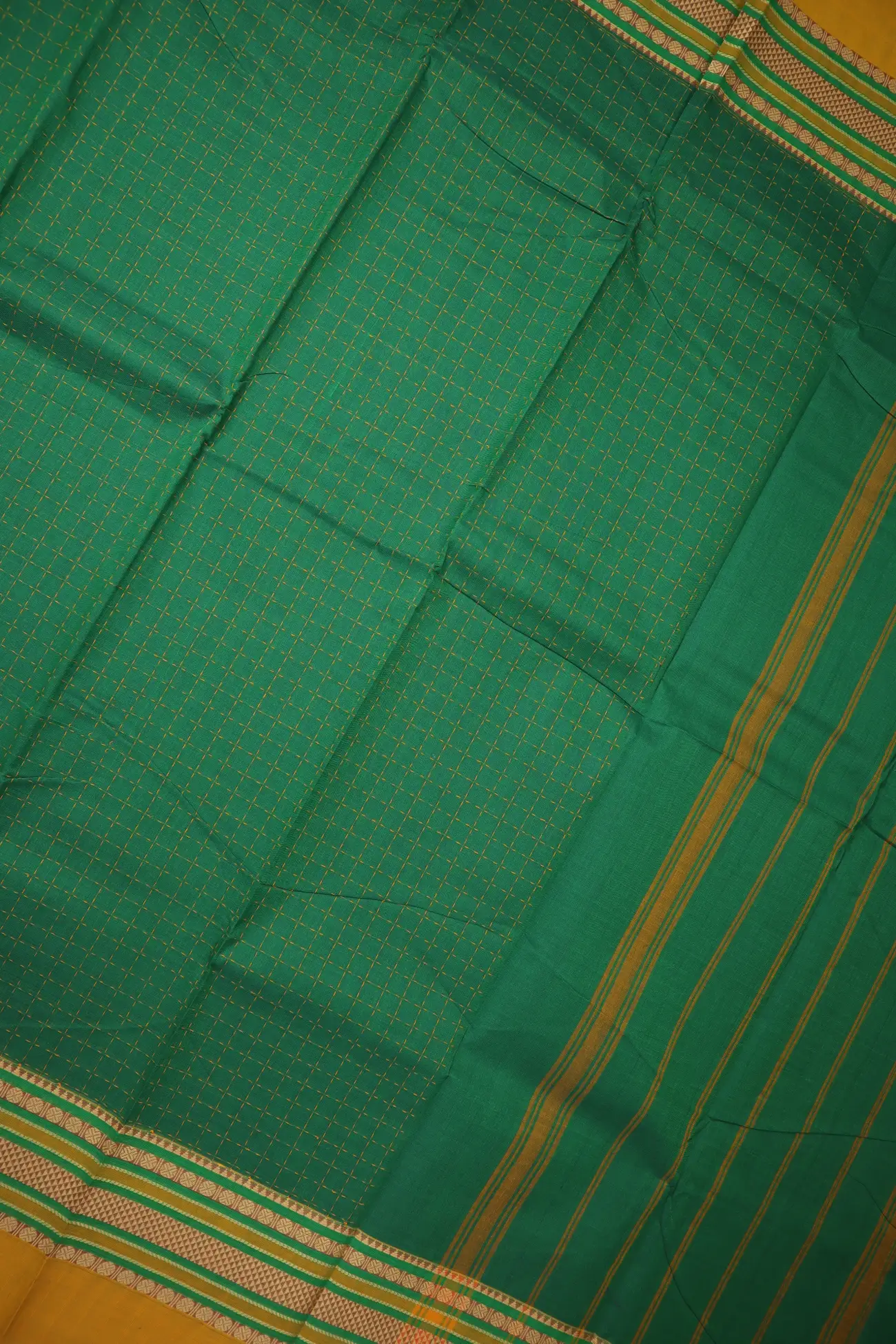 green-plus-checked-kanchi-cotton-saree-uu005513-c