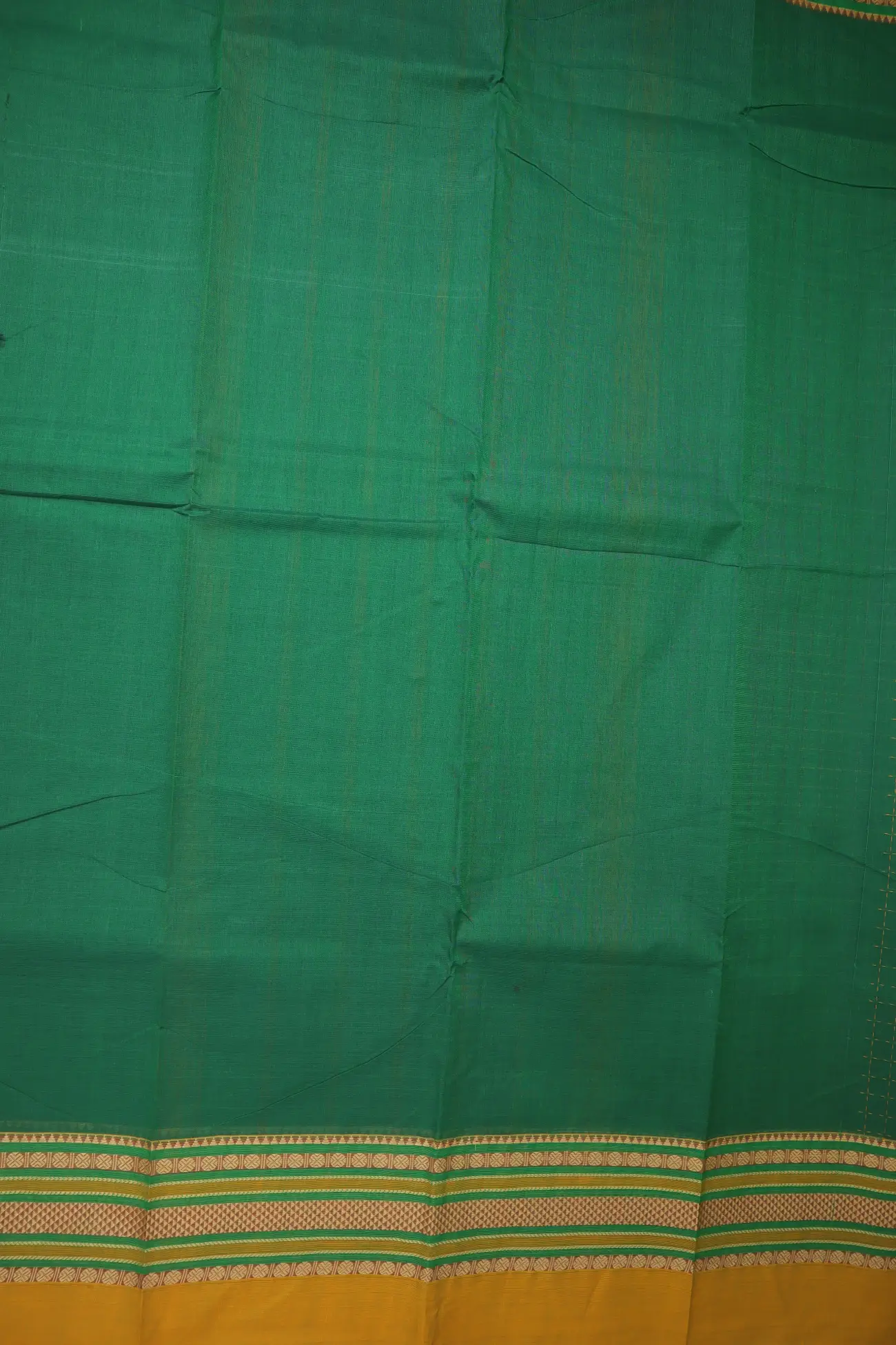 green-plus-checked-kanchi-cotton-saree-uu005513-d