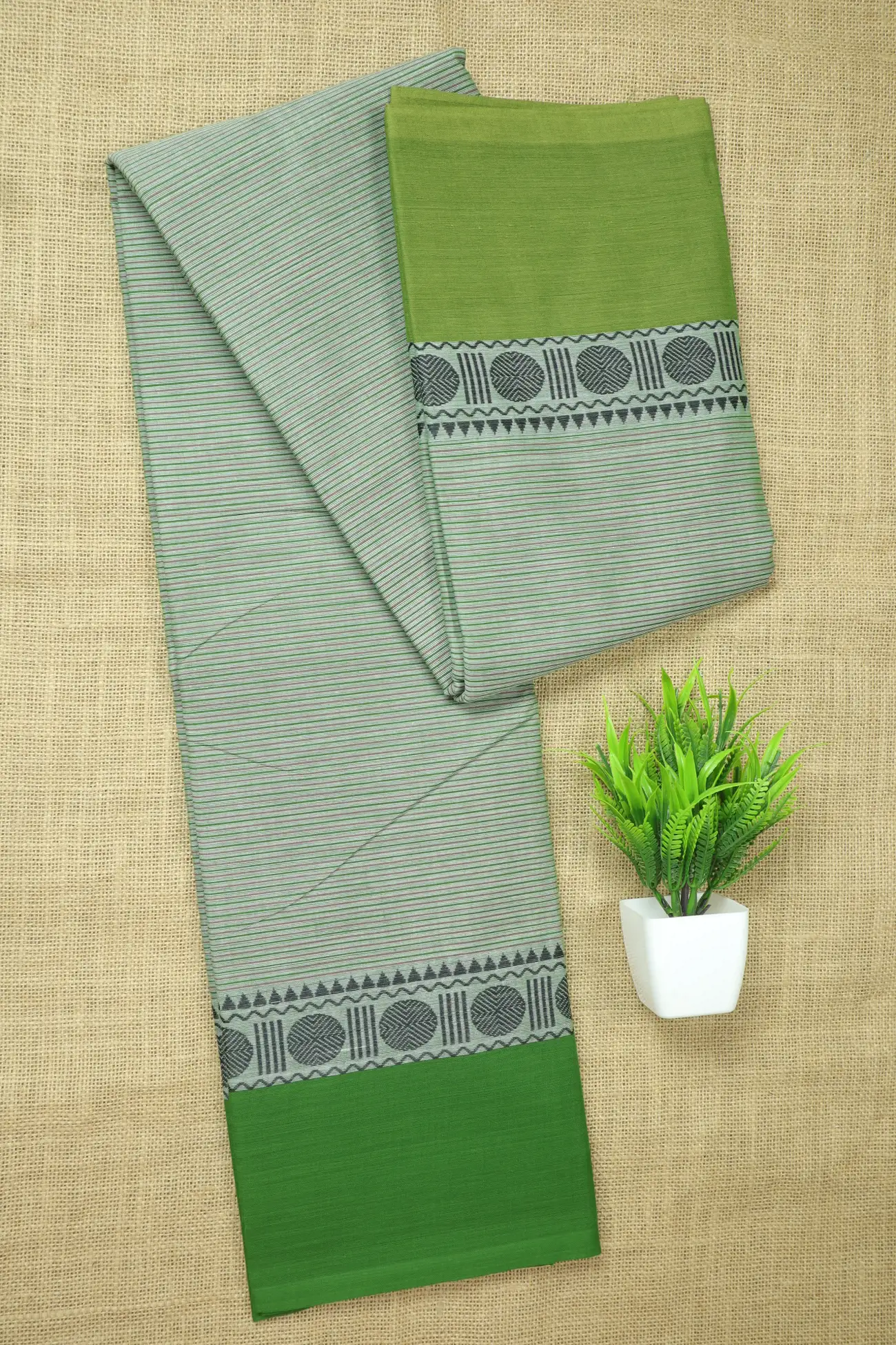 light-green-ruthratcham-malarkodi-saree-mk008234-a