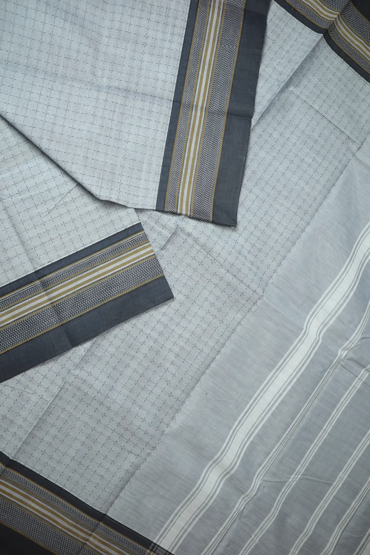 gray-plus-checked-kanchi-cotton-saree-uu005511-b