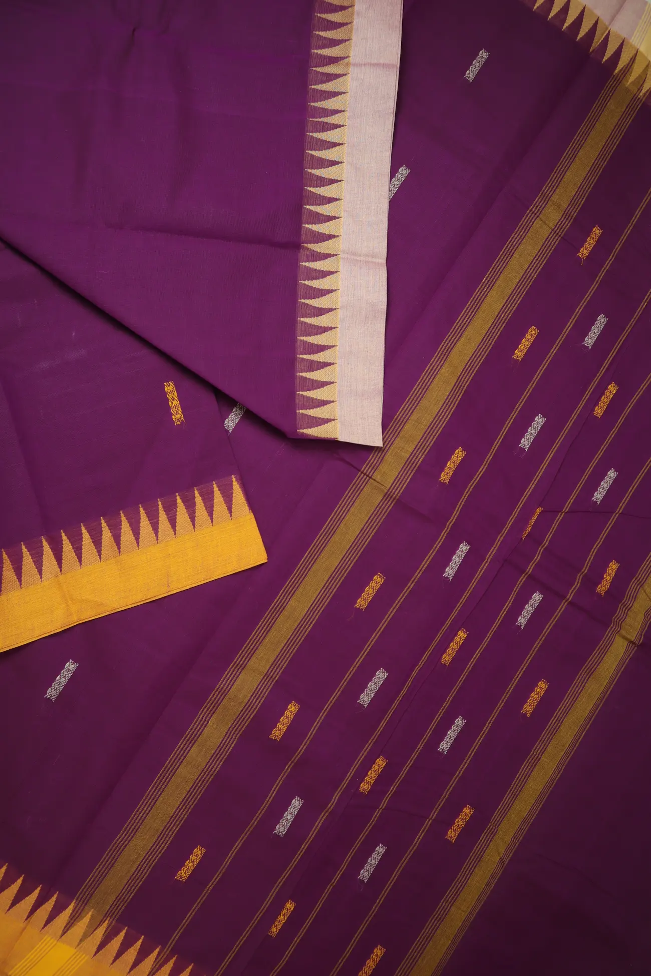 magenta-temple-kanchi-cotton-saree-uu005506-b