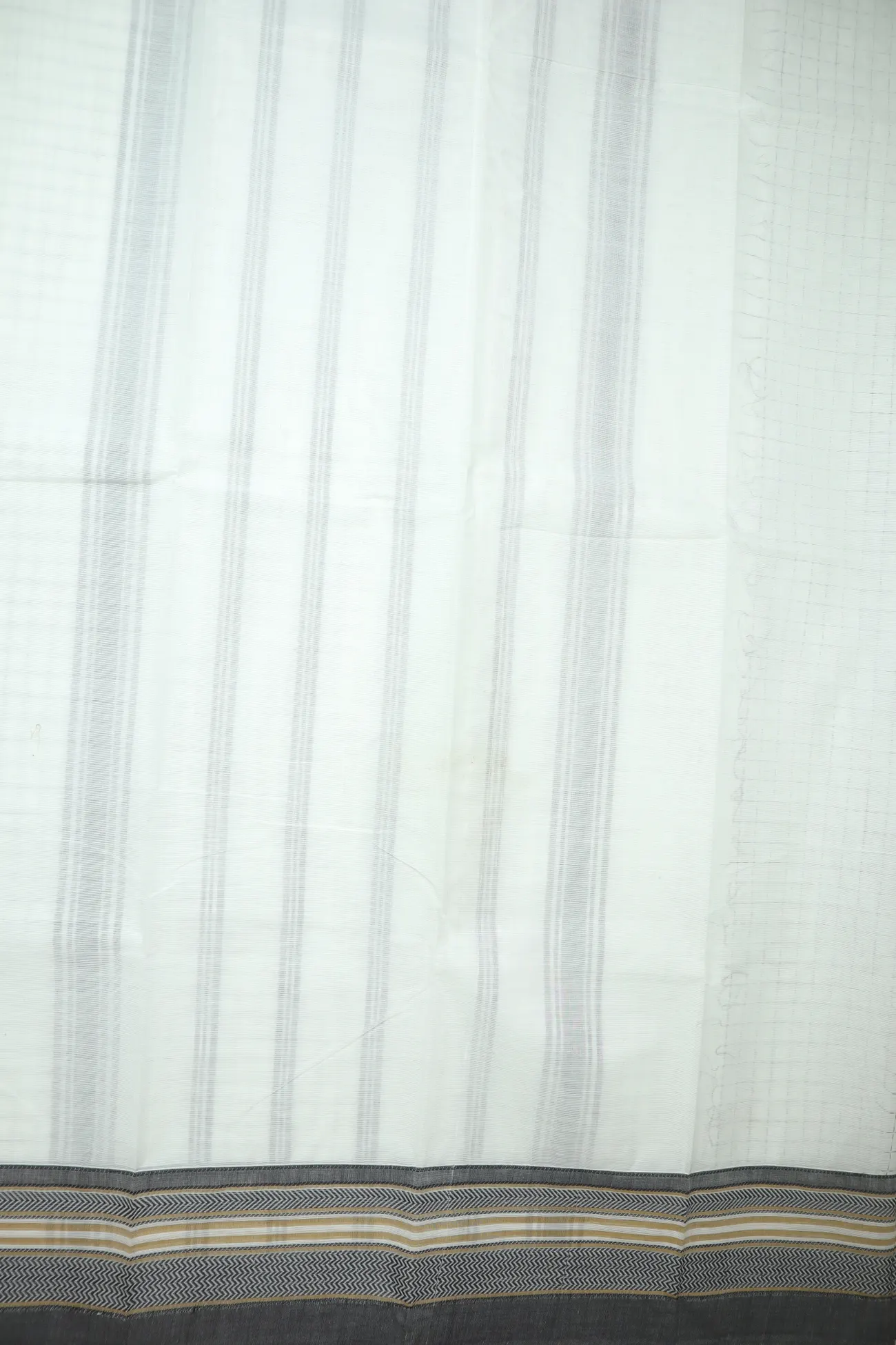 white-plus-checked-kanchi-cotton-saree-uu005512-d
