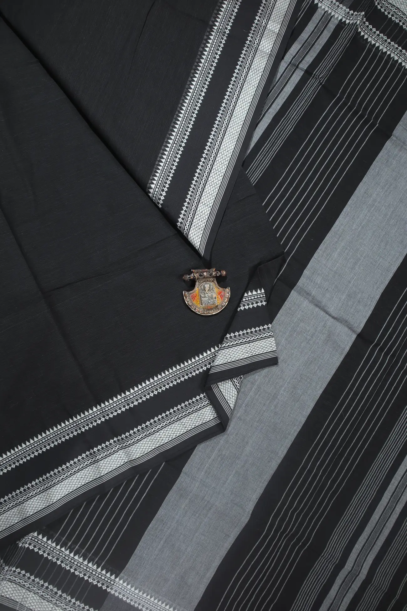 black-mayil-kan-begumpuri-sarees-kv001481-a