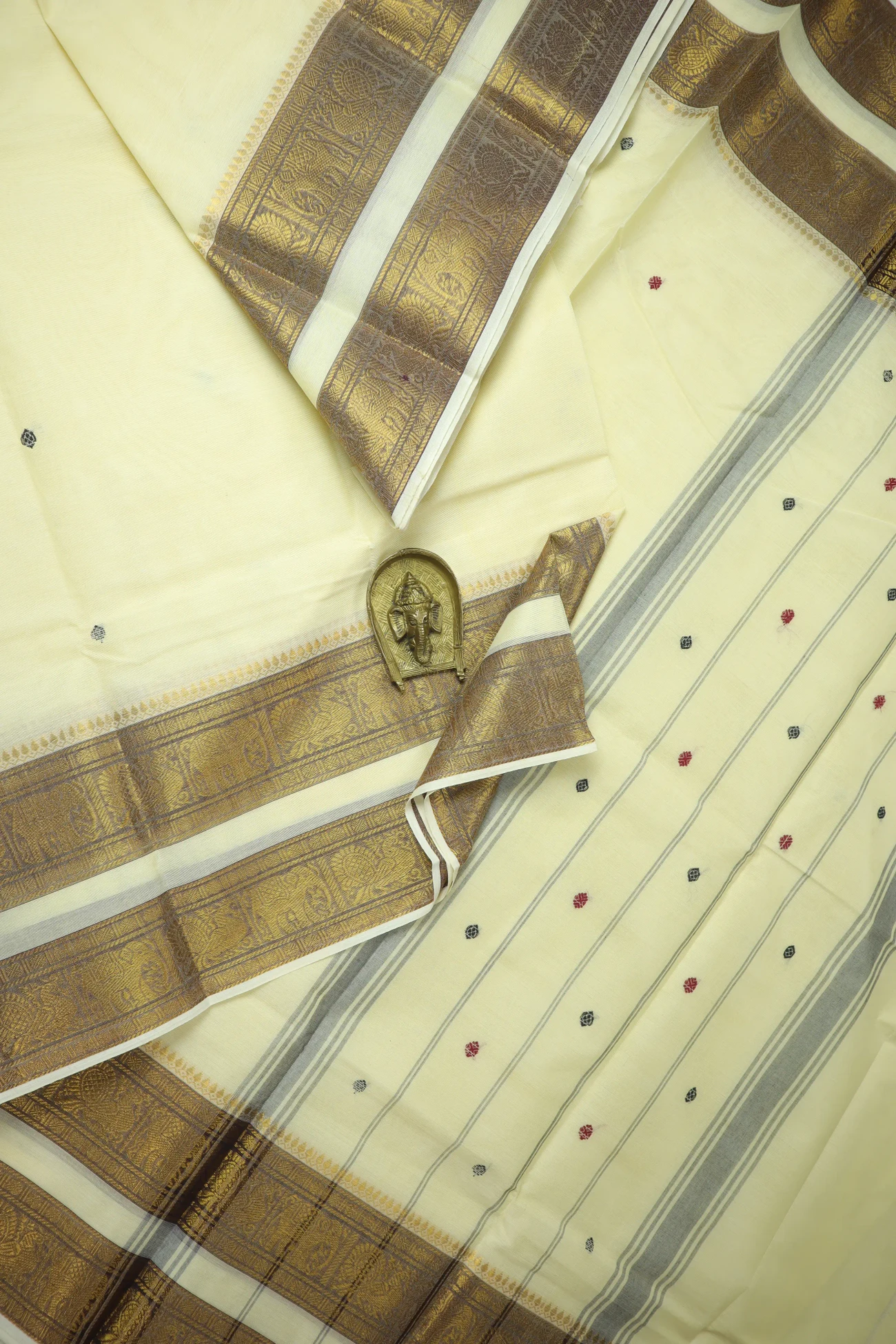 off-white-peacock-elephant-grand-chettinad-saree-gc002388-a