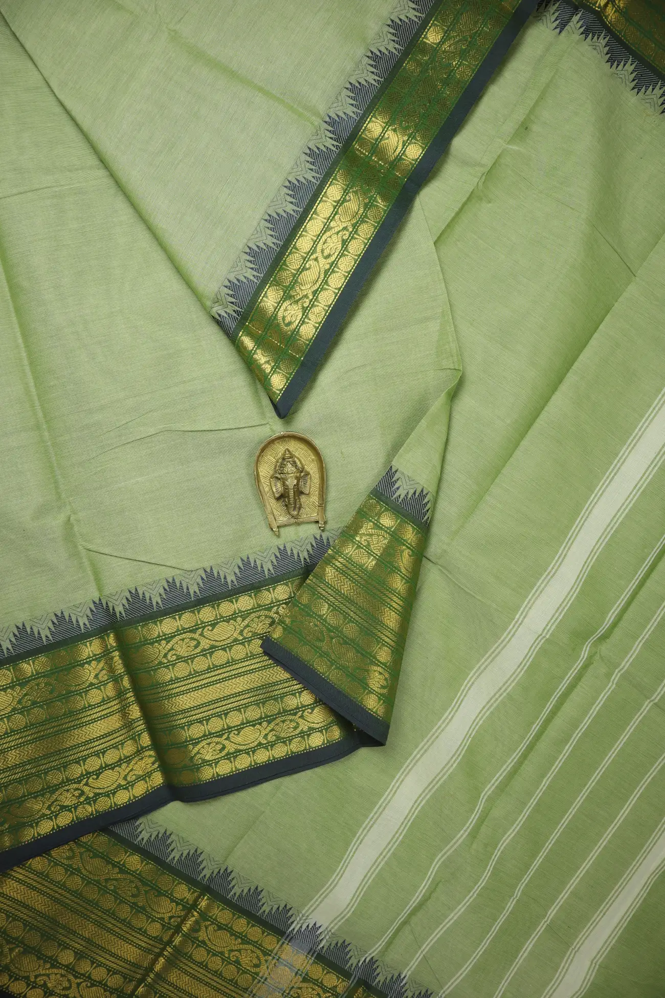 light-green-temple-grand-chettinad-saree-gc002402-a