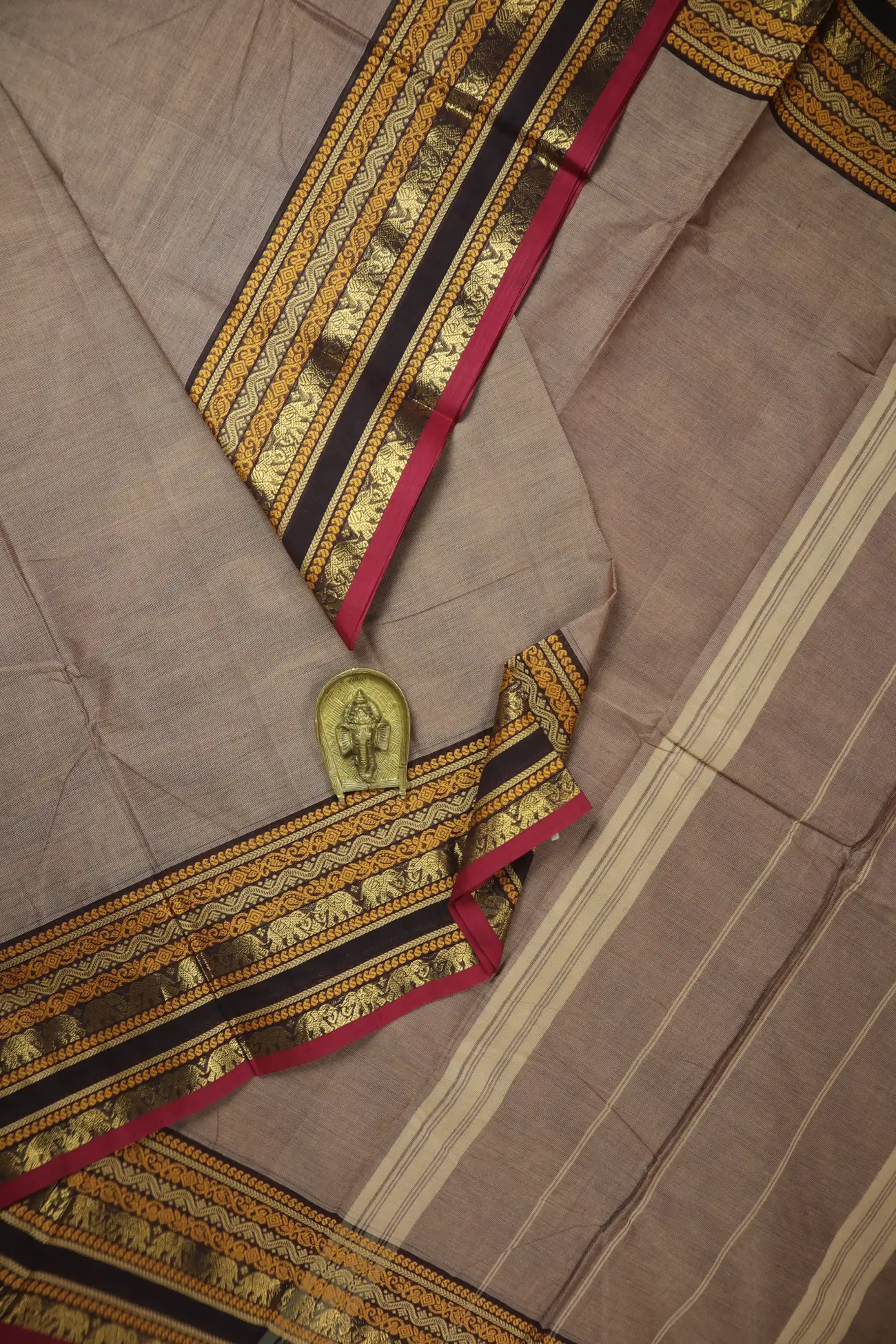 brown-elephant-grand-chettinad-saree-gc002421-a