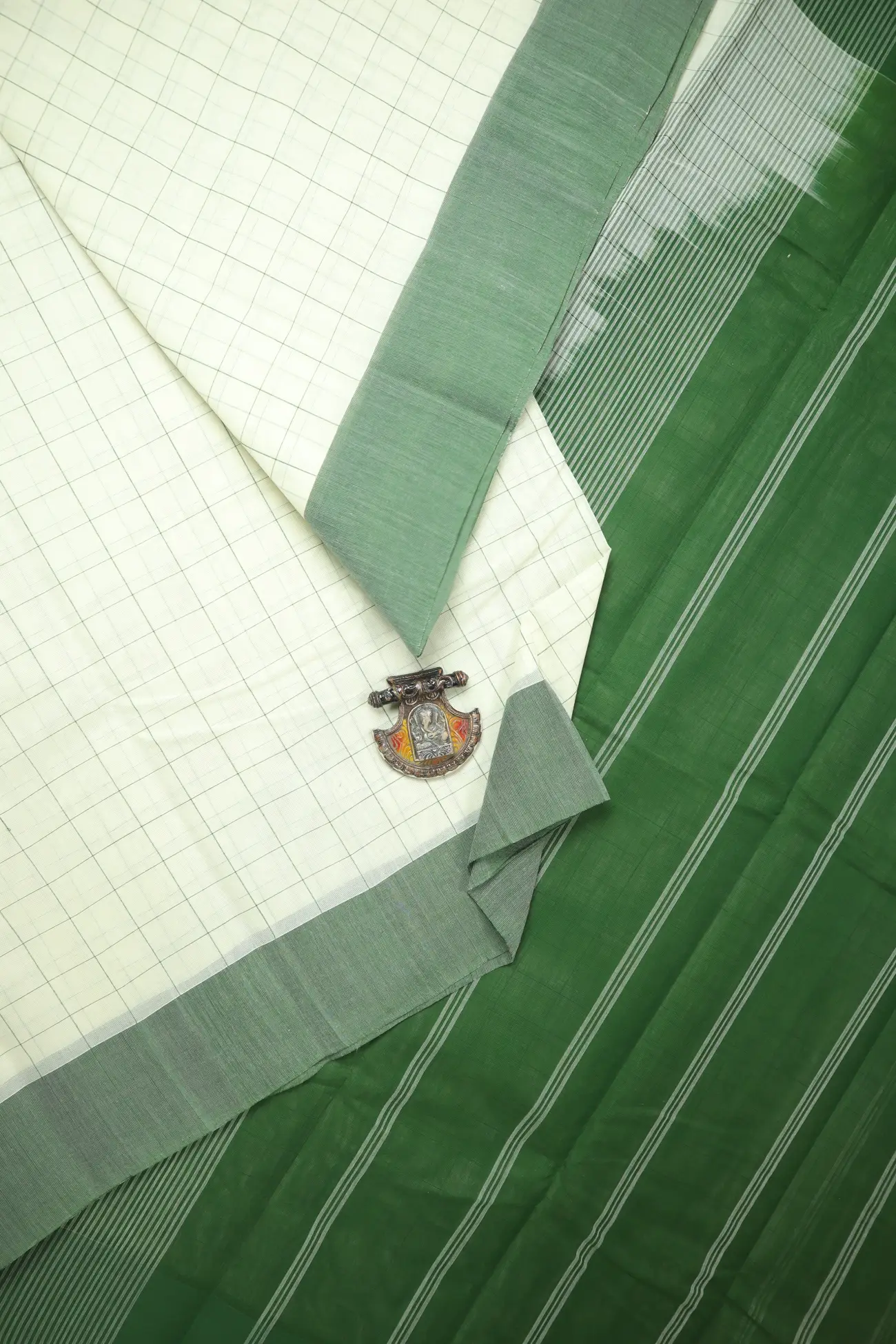 white-checked-coimbatore-cotton-saree-cbe000401-a