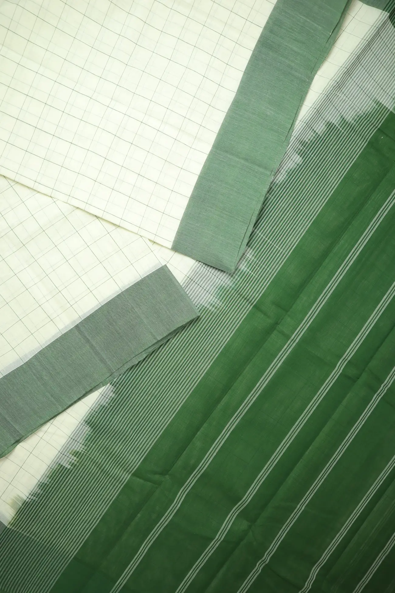 white-checked-coimbatore-cotton-saree-cbe000401-b