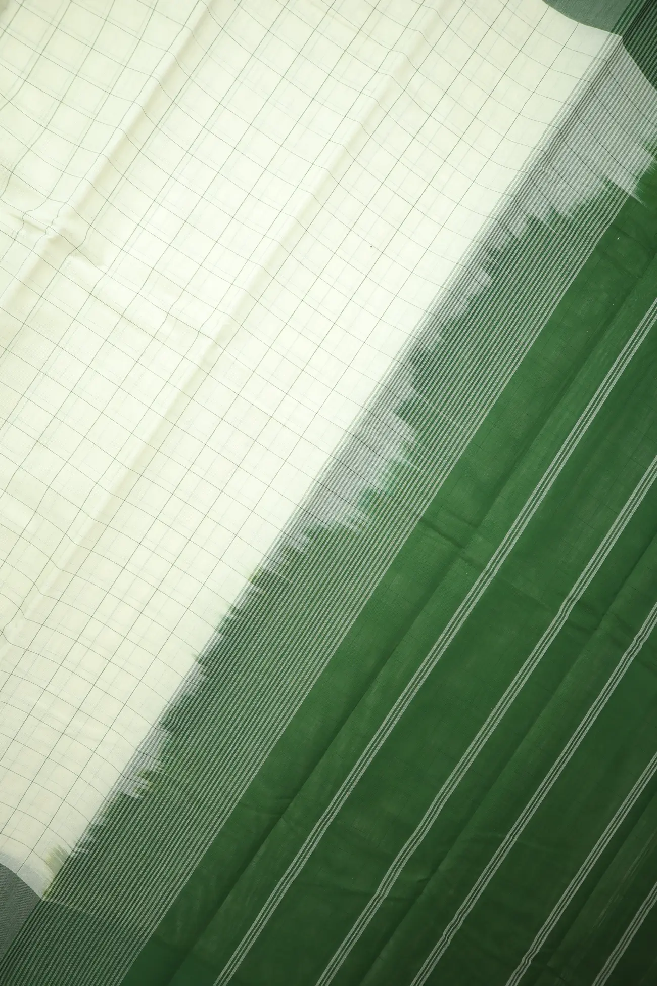 white-checked-coimbatore-cotton-saree-cbe000401-c