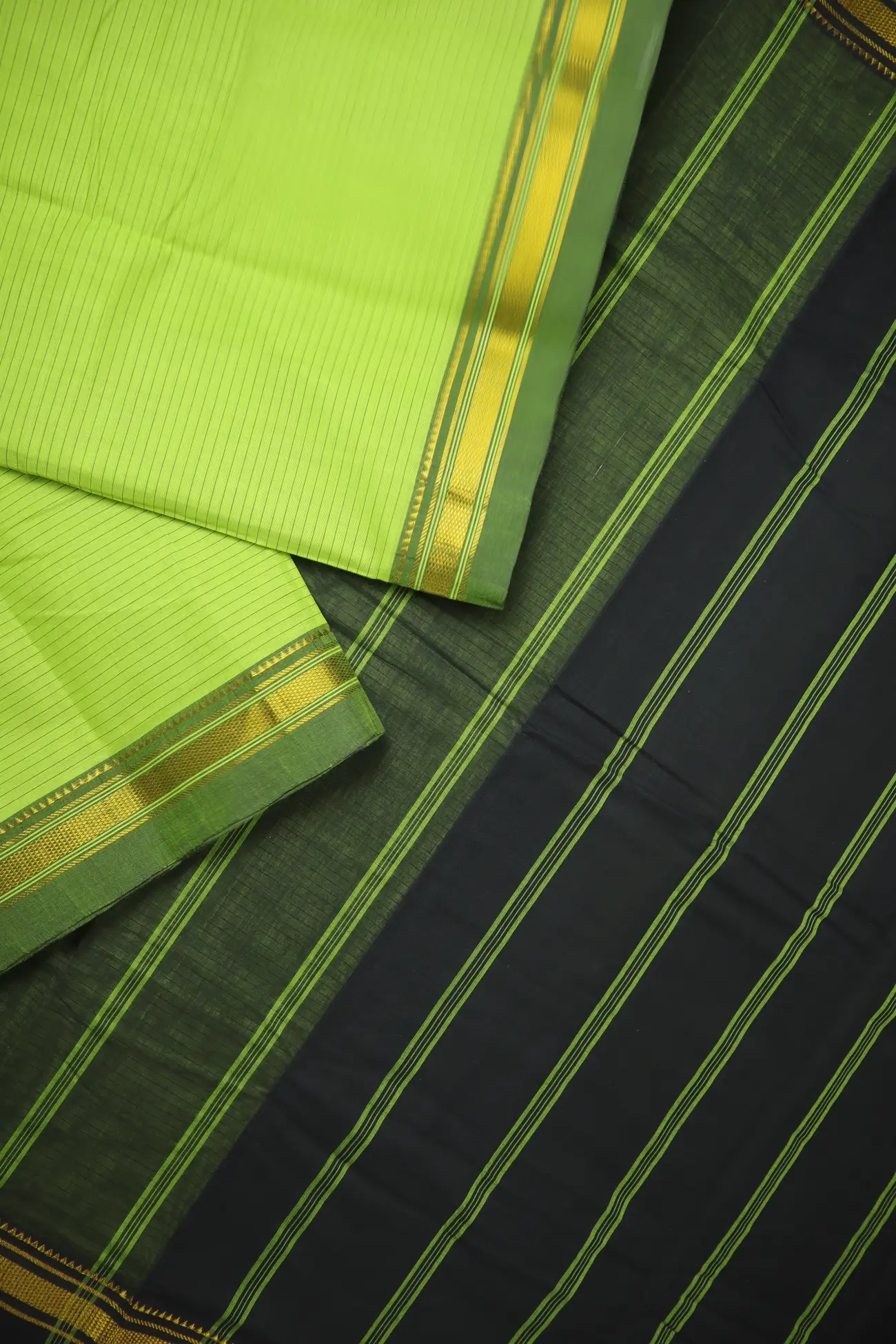 green-horizontal-stripes-coimbatore-cotton-saree-cbe000438-b