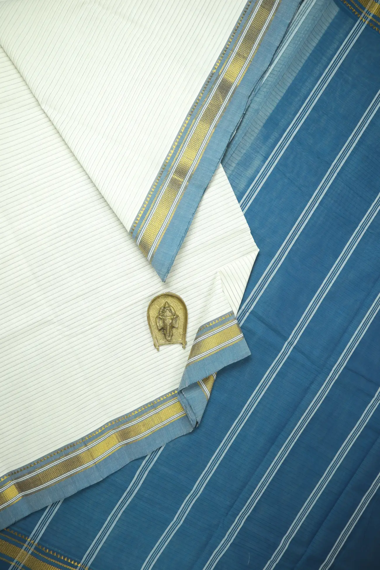 white-horizontal-stripes-coimbatore-cotton-saree-cbe000437-a