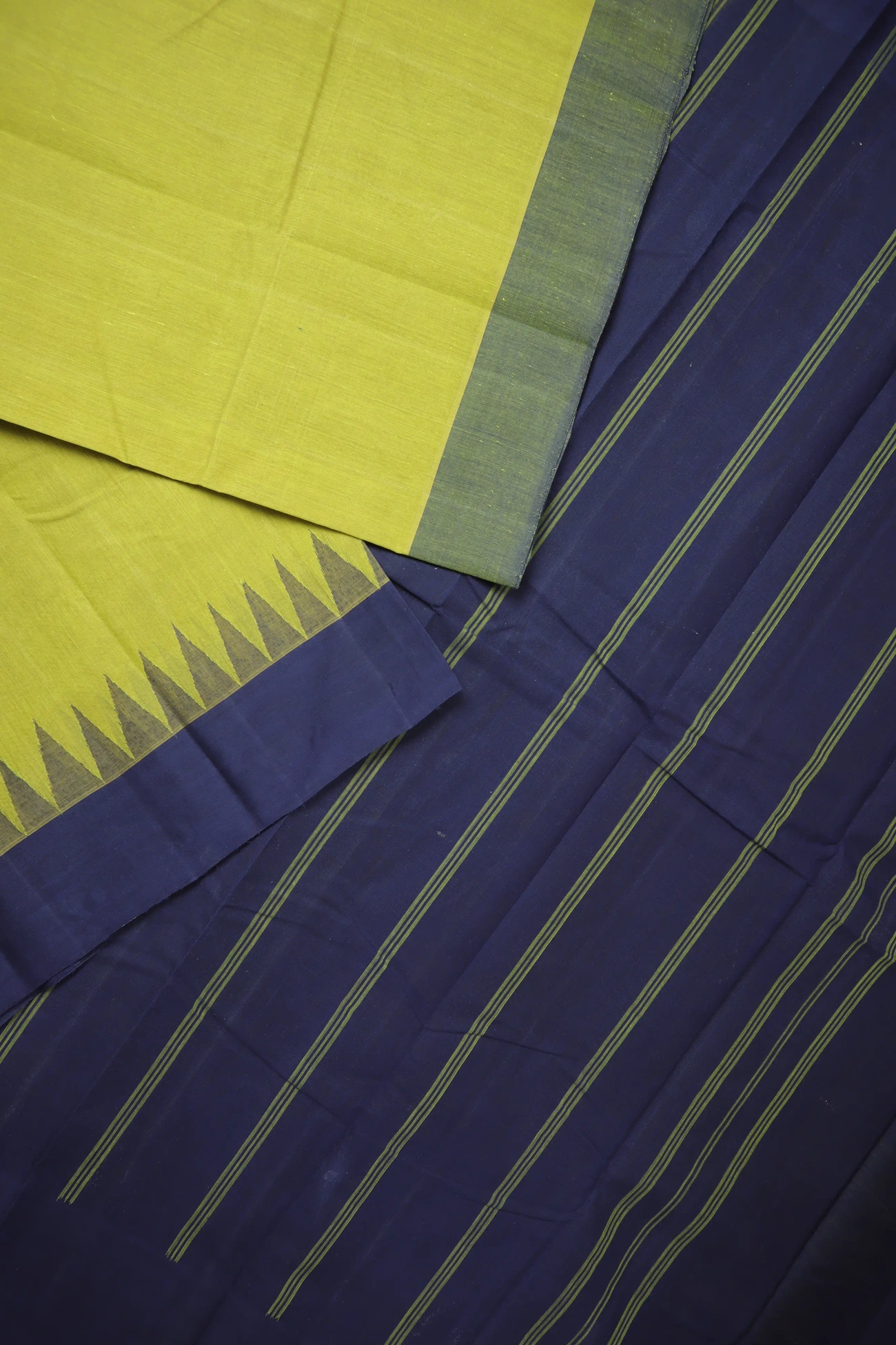 light-green-temple-coimbatore-cotton-saree-cbe000451-b