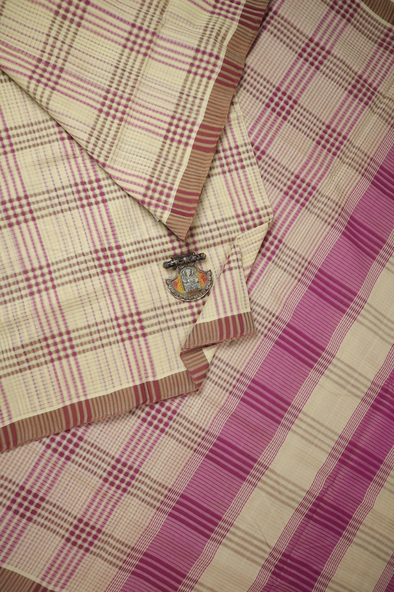 white-checked-mangalagiri-saree-ml002780-a