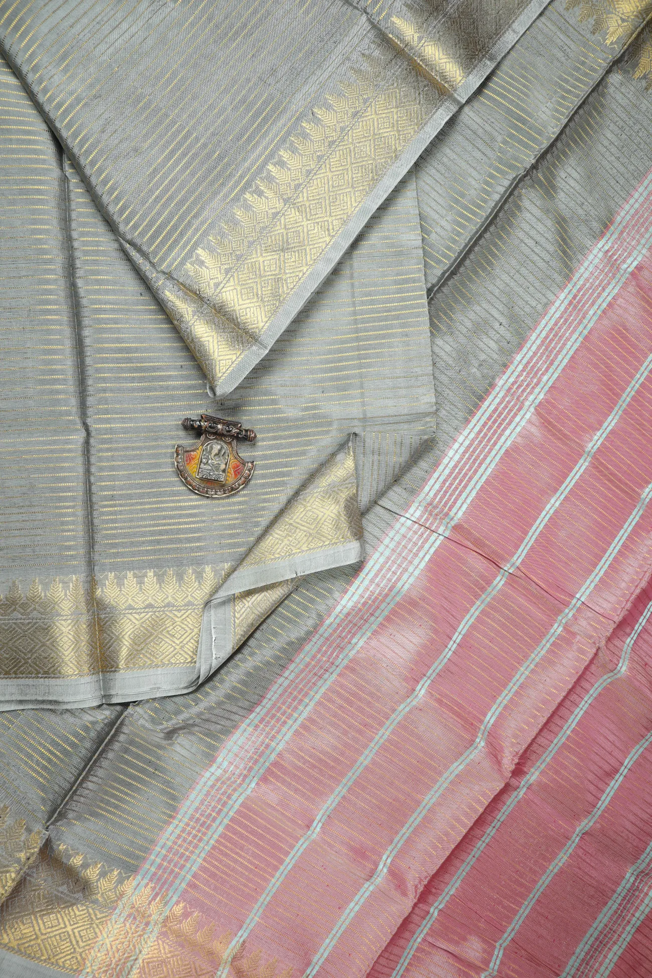 gray-vaira-oosi-diamond-needle-banana-pith-saree-bps000530-a