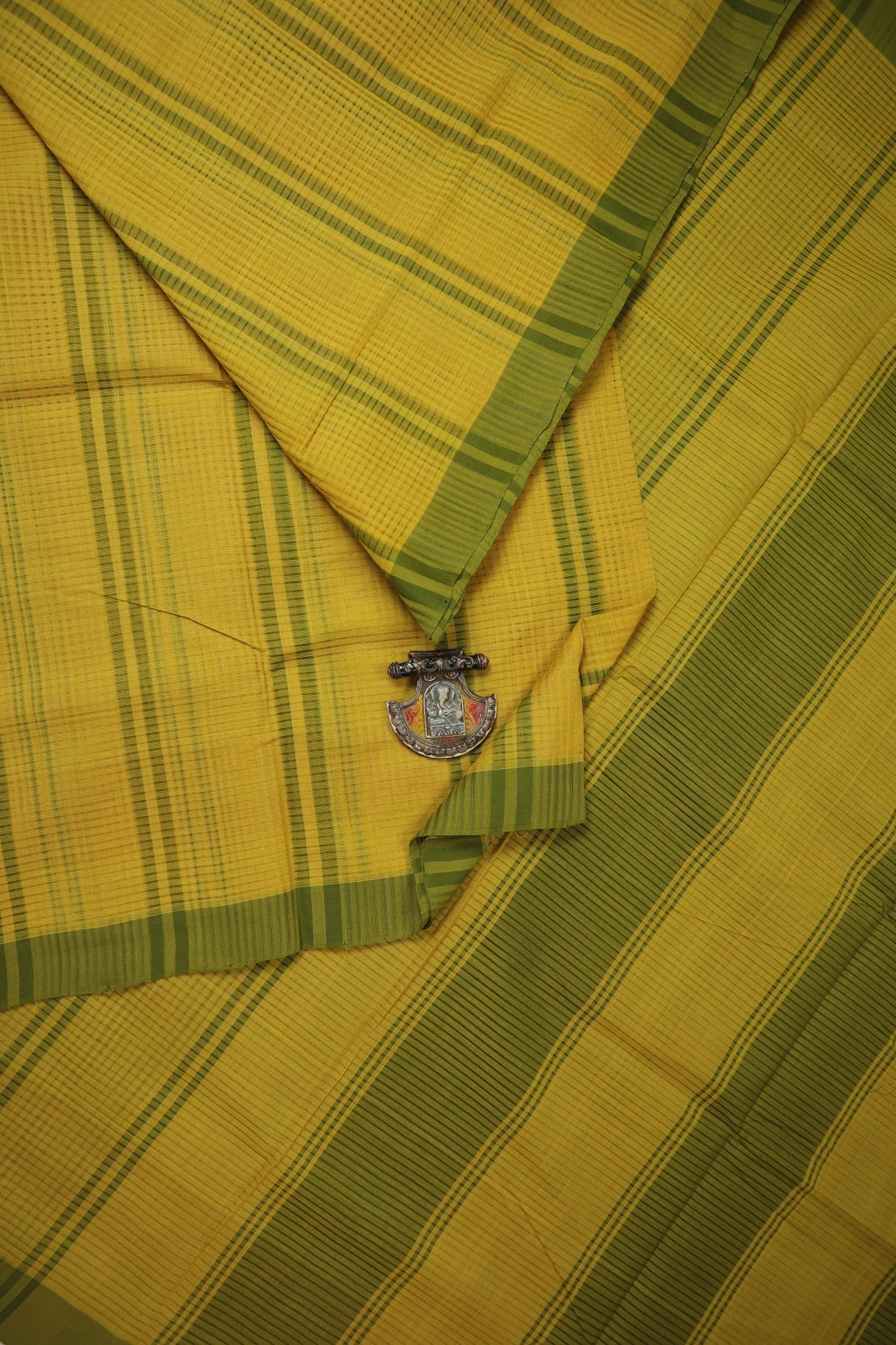 mustard-missing-checks-mangalagiri-saree-ml002786-a